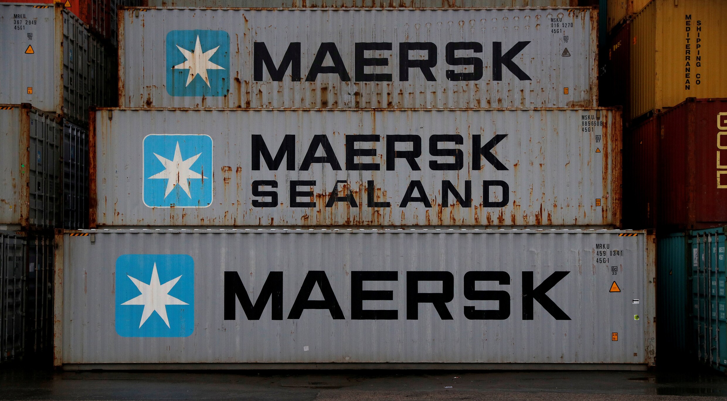 Dode en vermisten door brand op Deense containerschip in Arabische Zee ...