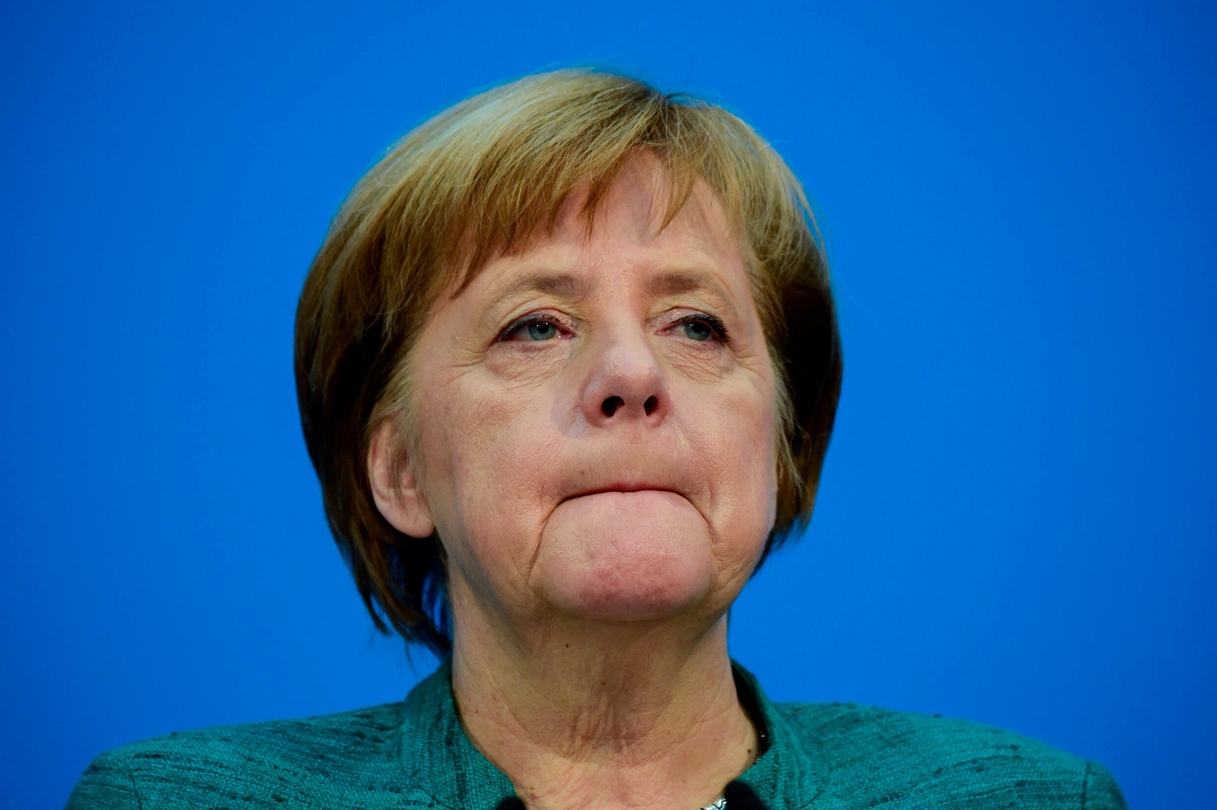 Partijleden dringen aan op ontslag, maar Angela Merkel "blijft doorgaan tot het einde" als bondskanselier