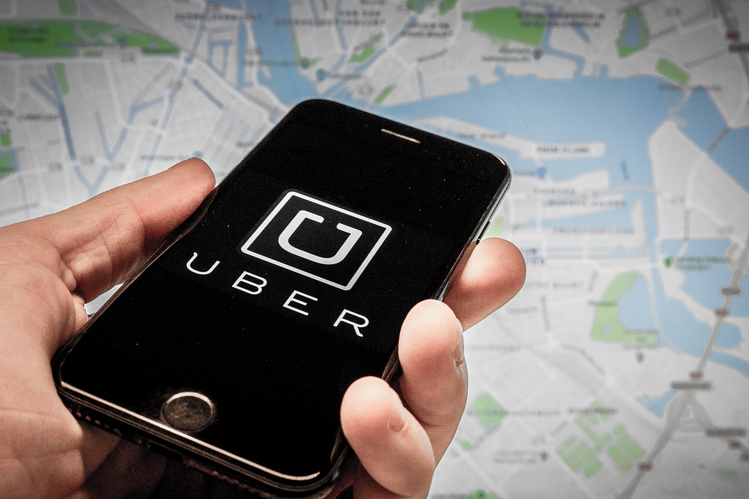 Nieuwe CEO Uber op zoek naar een verdienmodel voor de app waarmee je taxi's bestelt