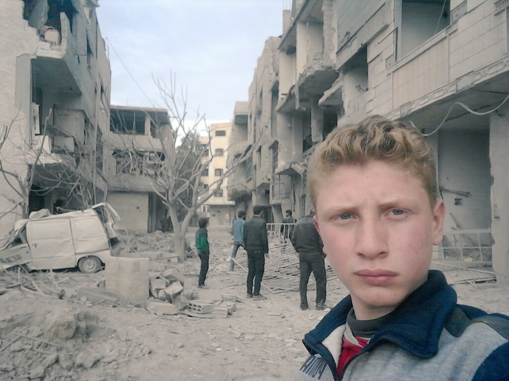 "Gisteren speelde ik nog met mijn vriend. Nu is hij dood": tiener toont via selfies gruwel van Syrische conflict