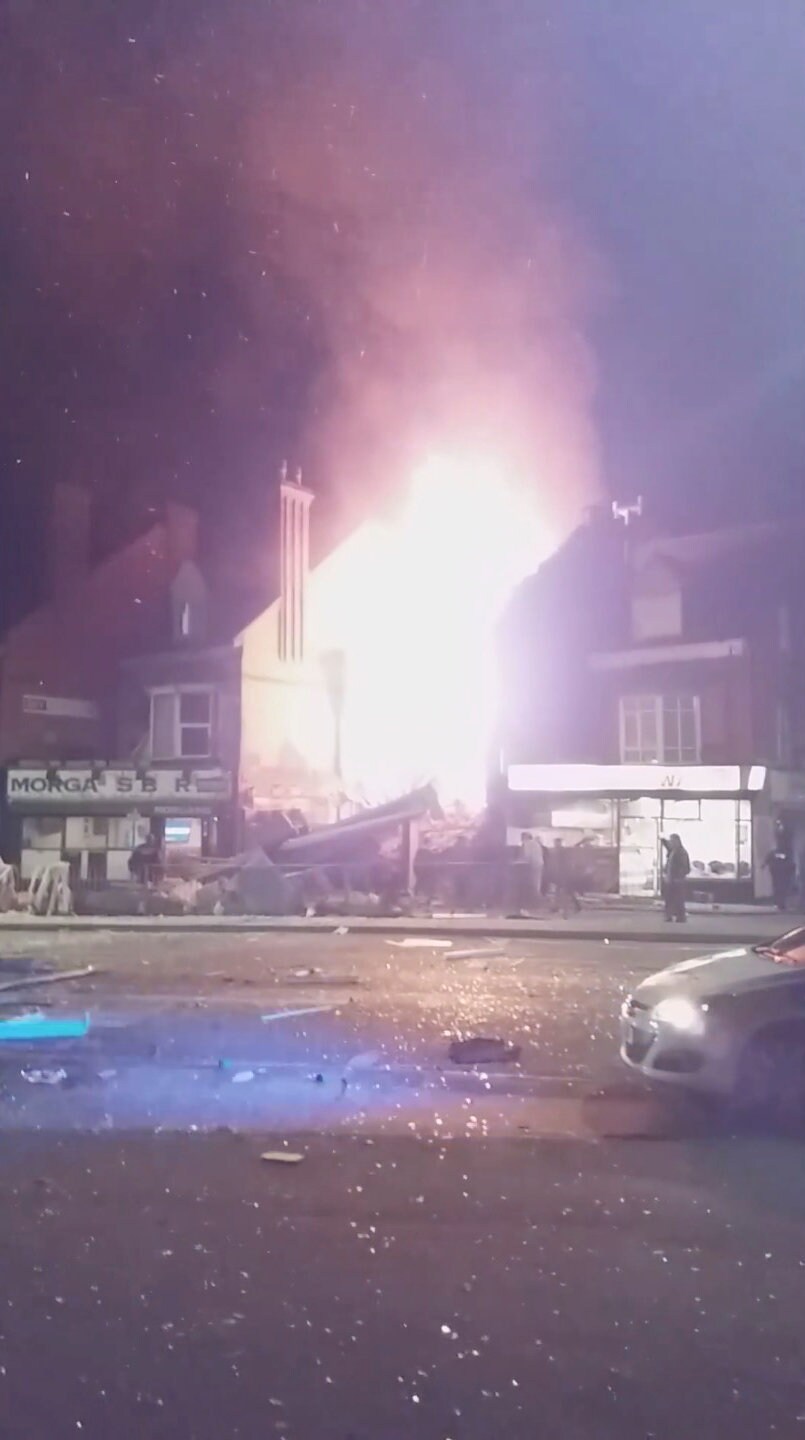 Vijf doden bij grote explosie en daaropvolgende brand in Leicester