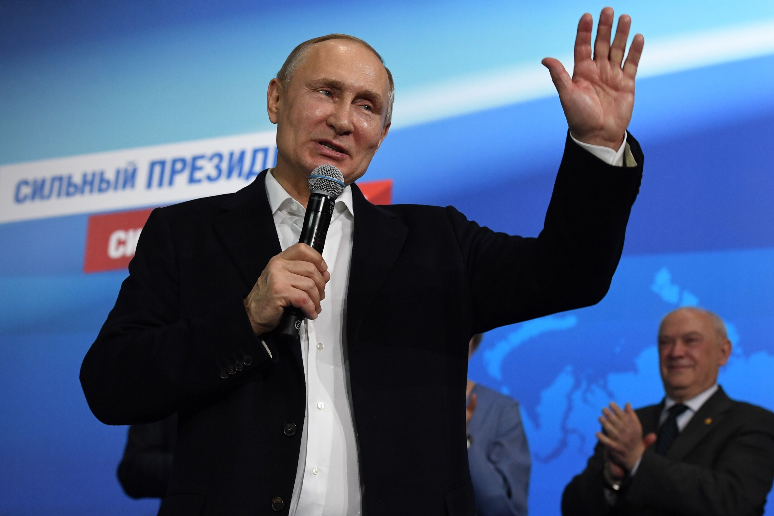 Poetin herkozen met 77 procent van de stemmen, beste resultaat uit zijn carrière
