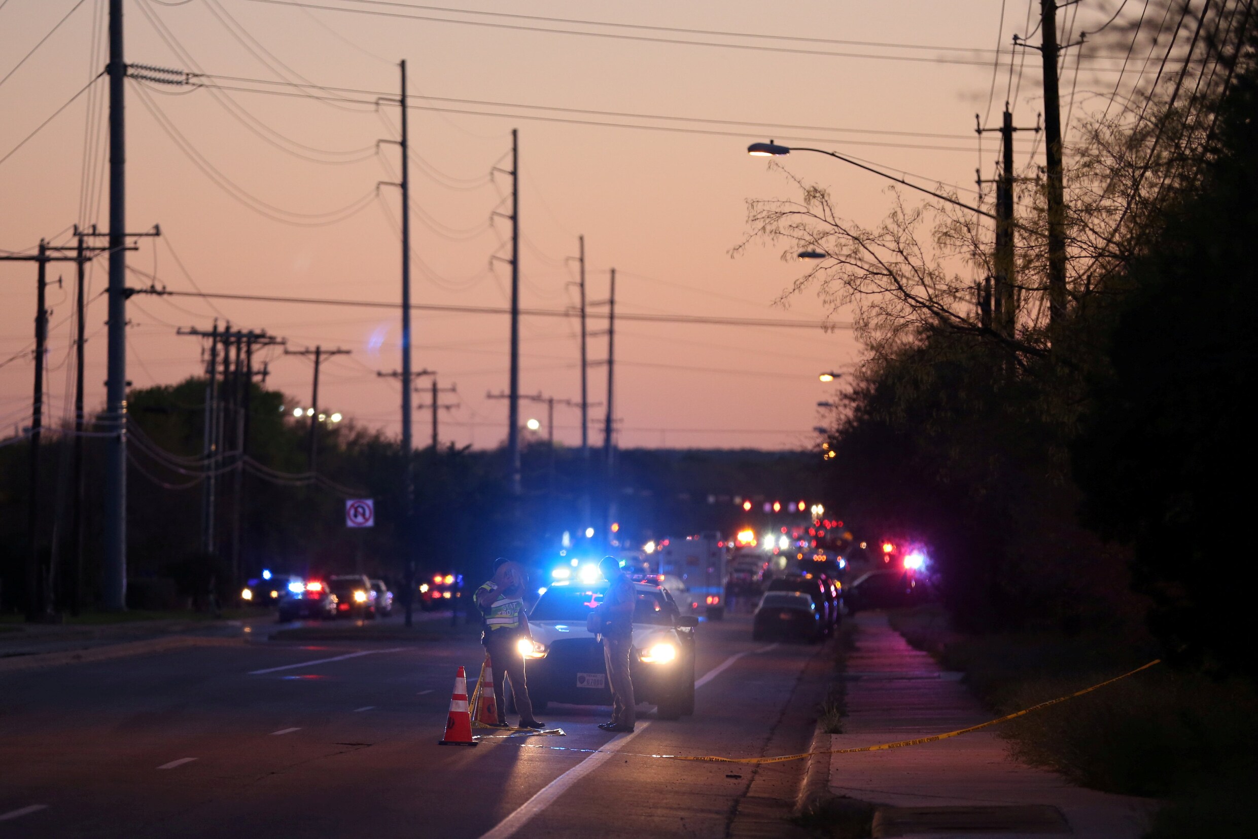 Mogelijke bommenlegger Austin gedood bij explosie tijdens politie-interventie