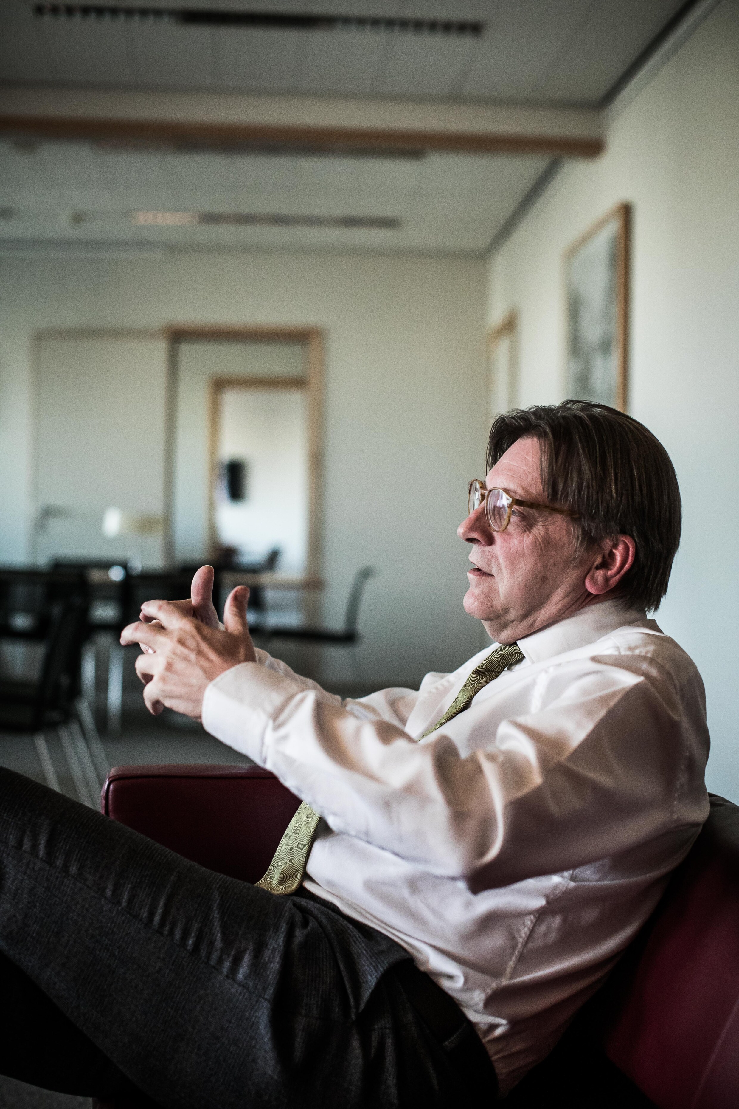 Verhofstadt: ‘Dit is niet de manier om een pandemie aan te pakken’