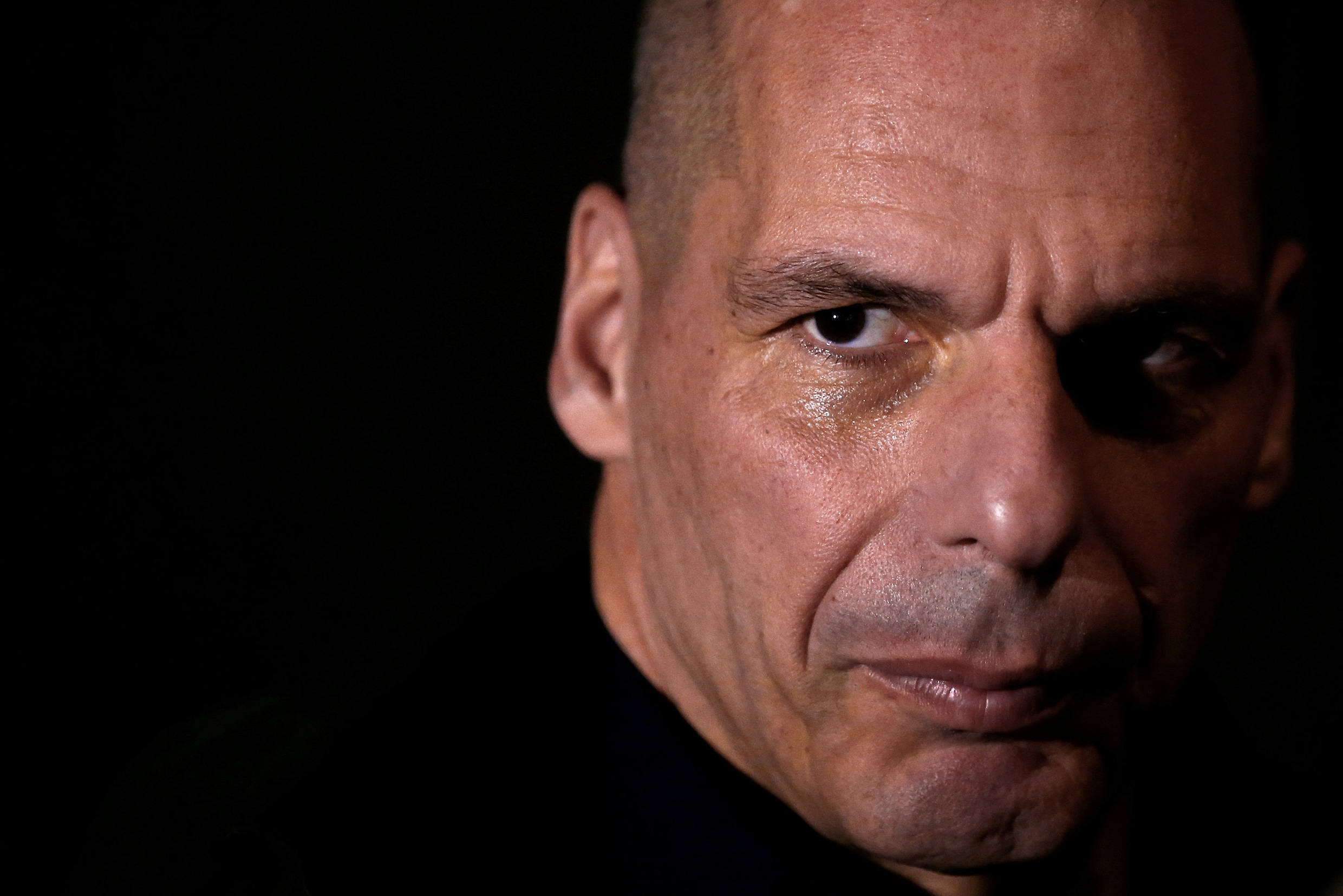 Yanis Varoufakis: ‘Beseffen we wel dat we elke dag fundamentele mensenrechten schenden?’