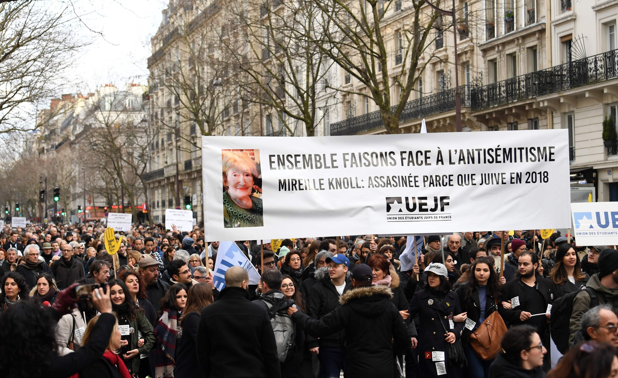 Duizenden Fransen op protestmars tegen antisemitische moord Parijs