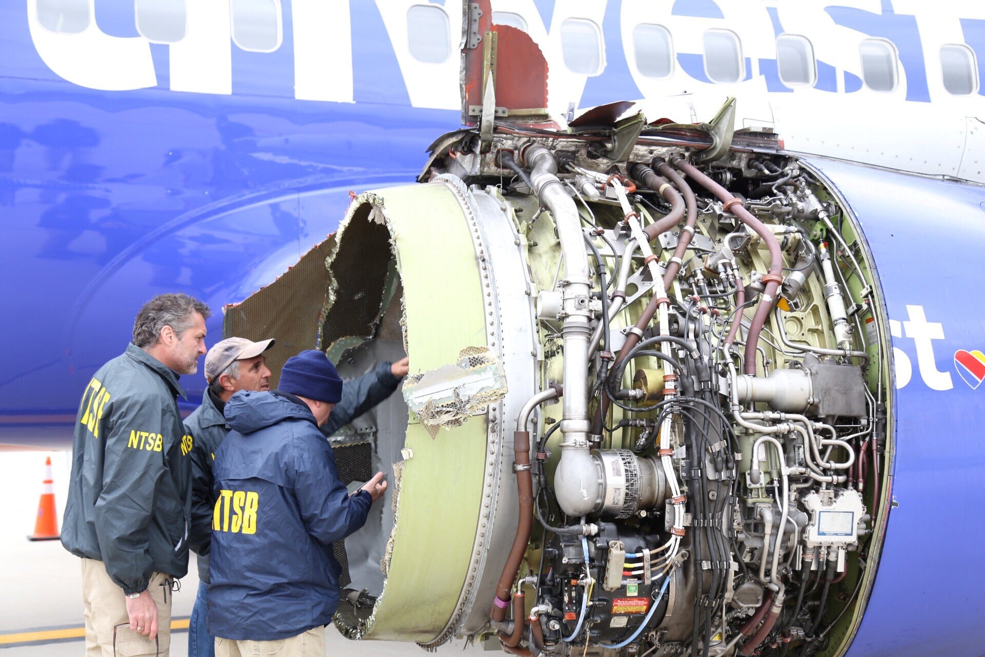 Honderden Boeings blijven aan de grond na ongeval waarbij vrouw uit vliegtuig werd gezogen