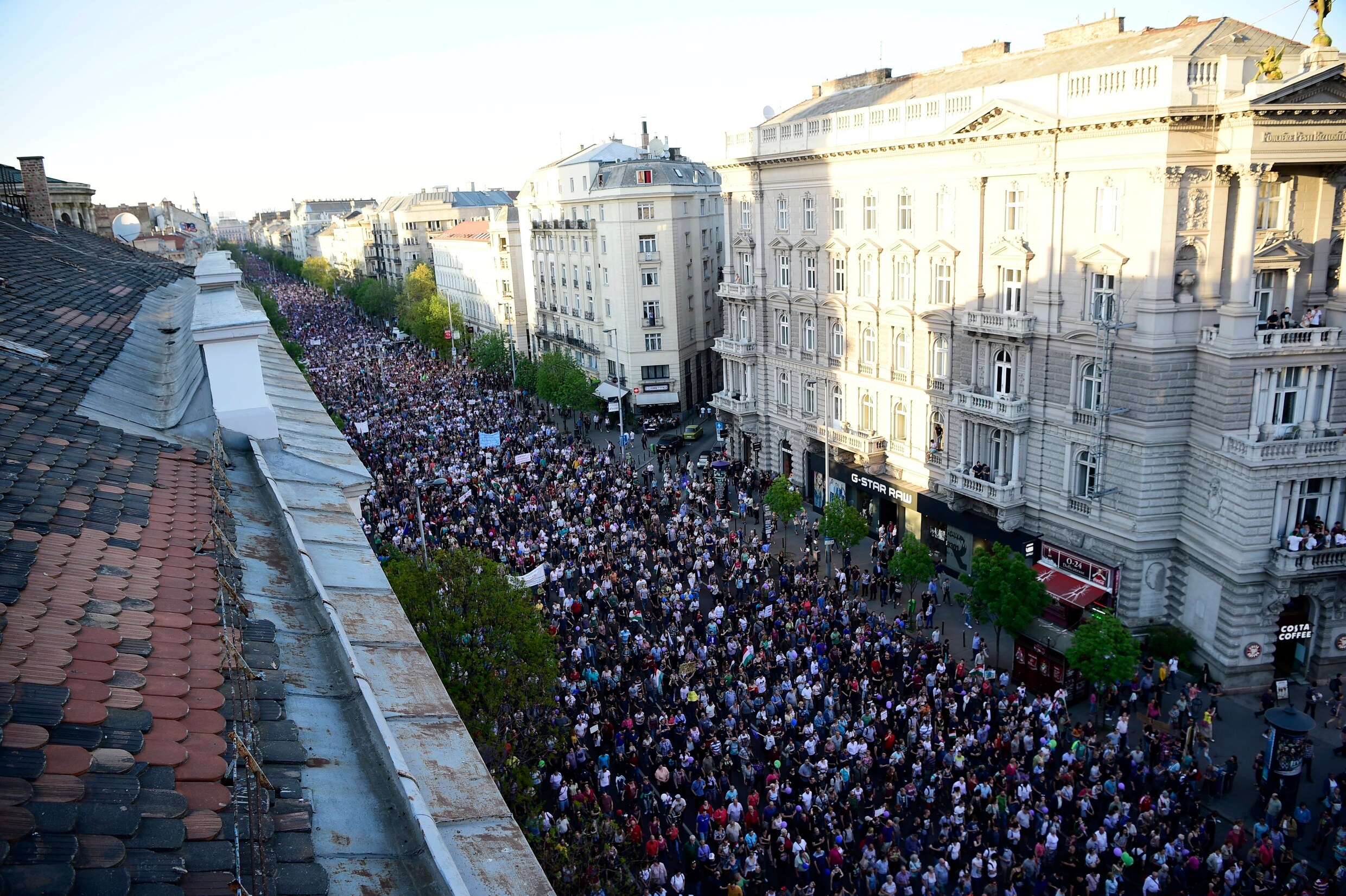 Tienduizenden Hongaren protesteren opnieuw tegen premier Orban
