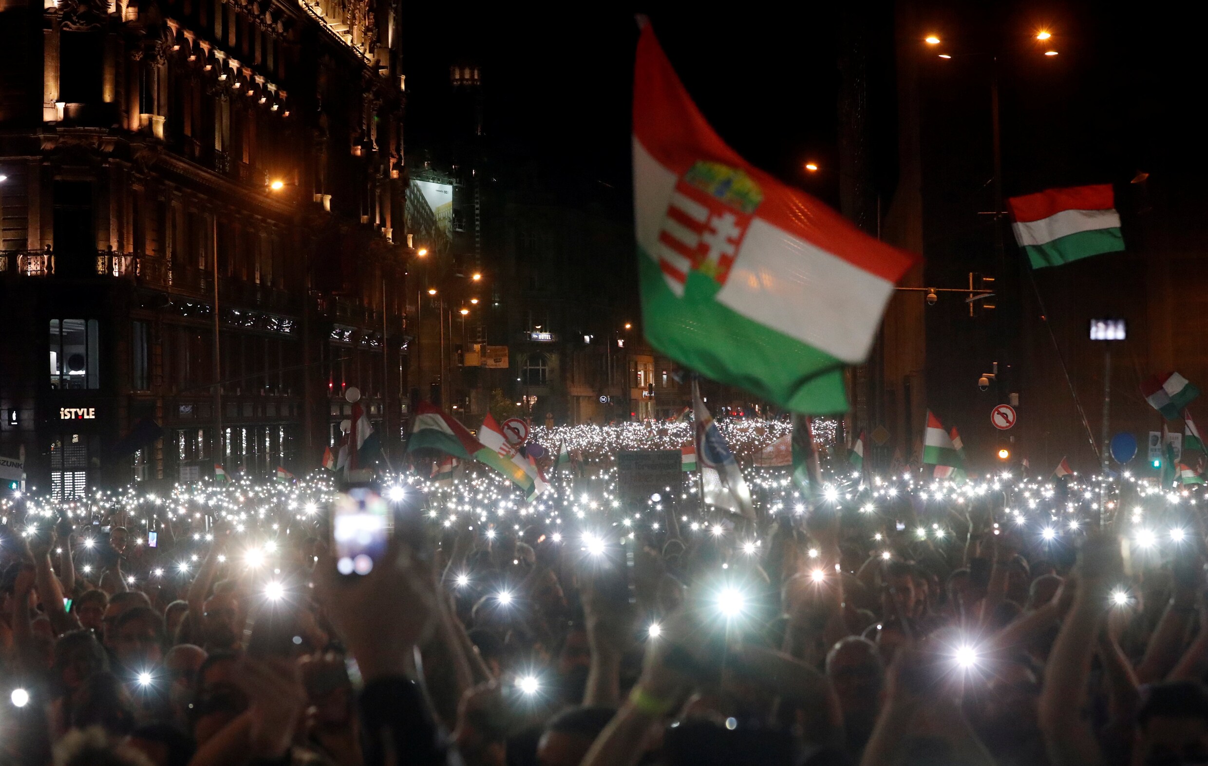 Tienduizenden Hongaren protesteren opnieuw tegen premier Orban