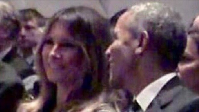 Barack Obama tovert glimlach op gezicht van Melania tijdens begrafenis Barbara Bush (en Twitter ontploft)