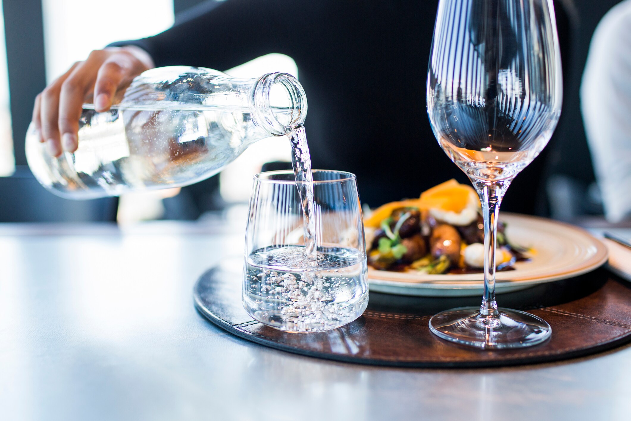 We drinken steeds meer water op restaurant: "Tijd dat we water naar waarde schatten"