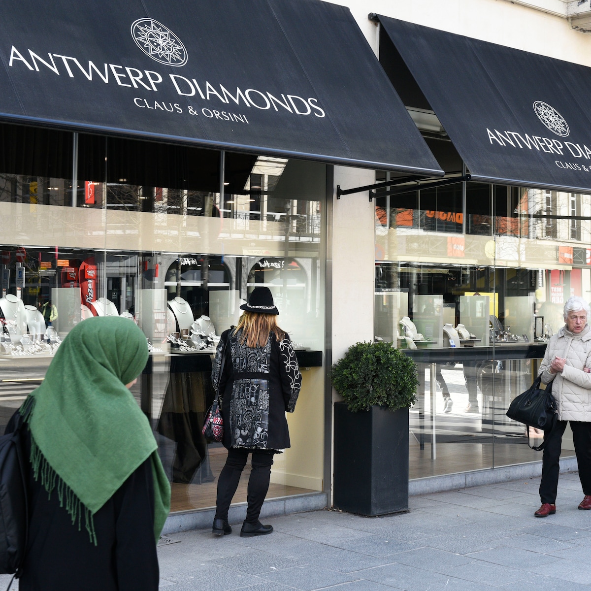 Dan toch: Russische diamanten worden vanaf 2024 verbannen uit VS en Europa  | De Morgen