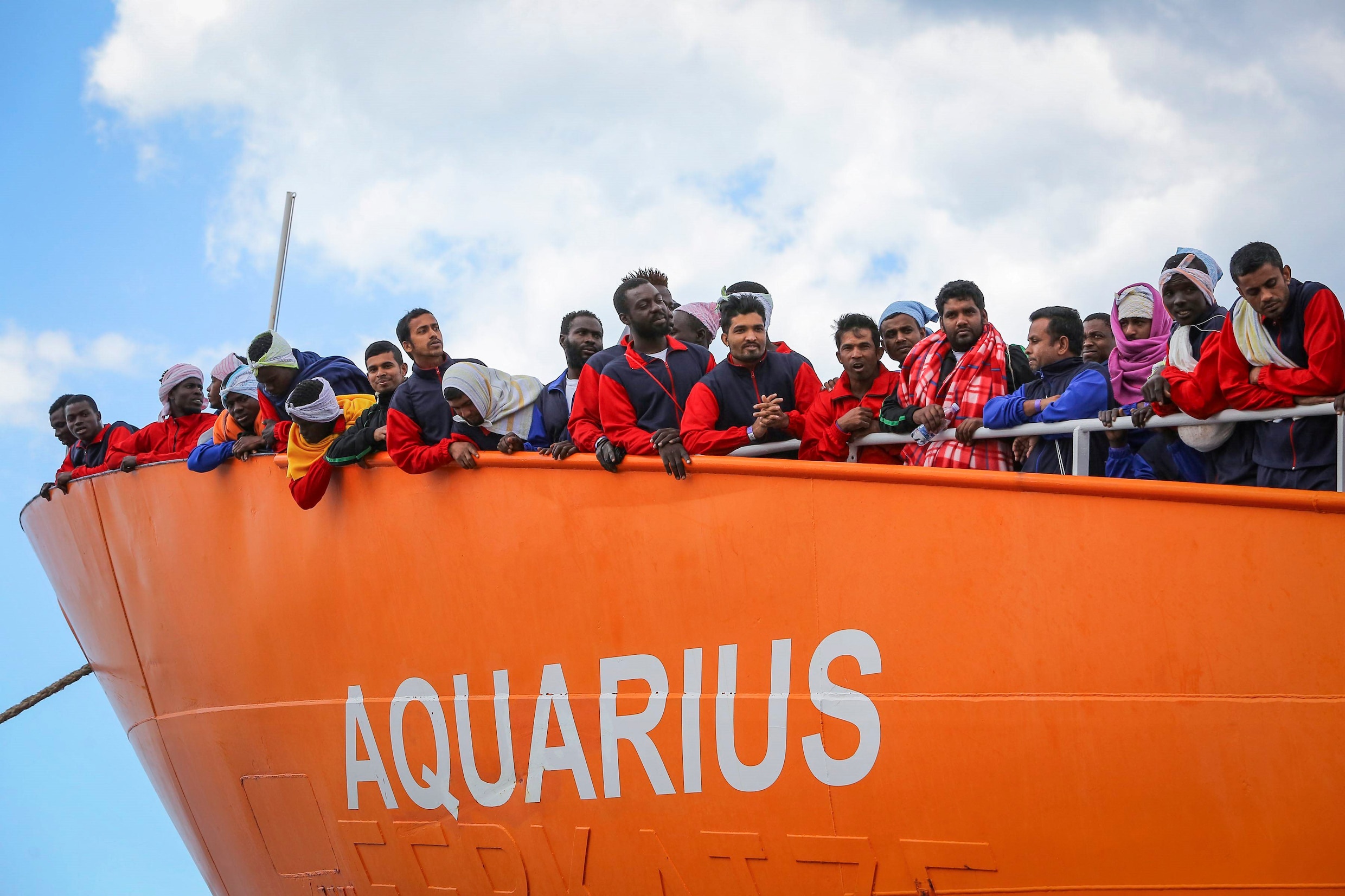 Aquarius vestigt hoop op Marseille nu het niet meer onder Panamese vlag mag varen - Frankrijk zegt "Europese oplossing" te zoeken