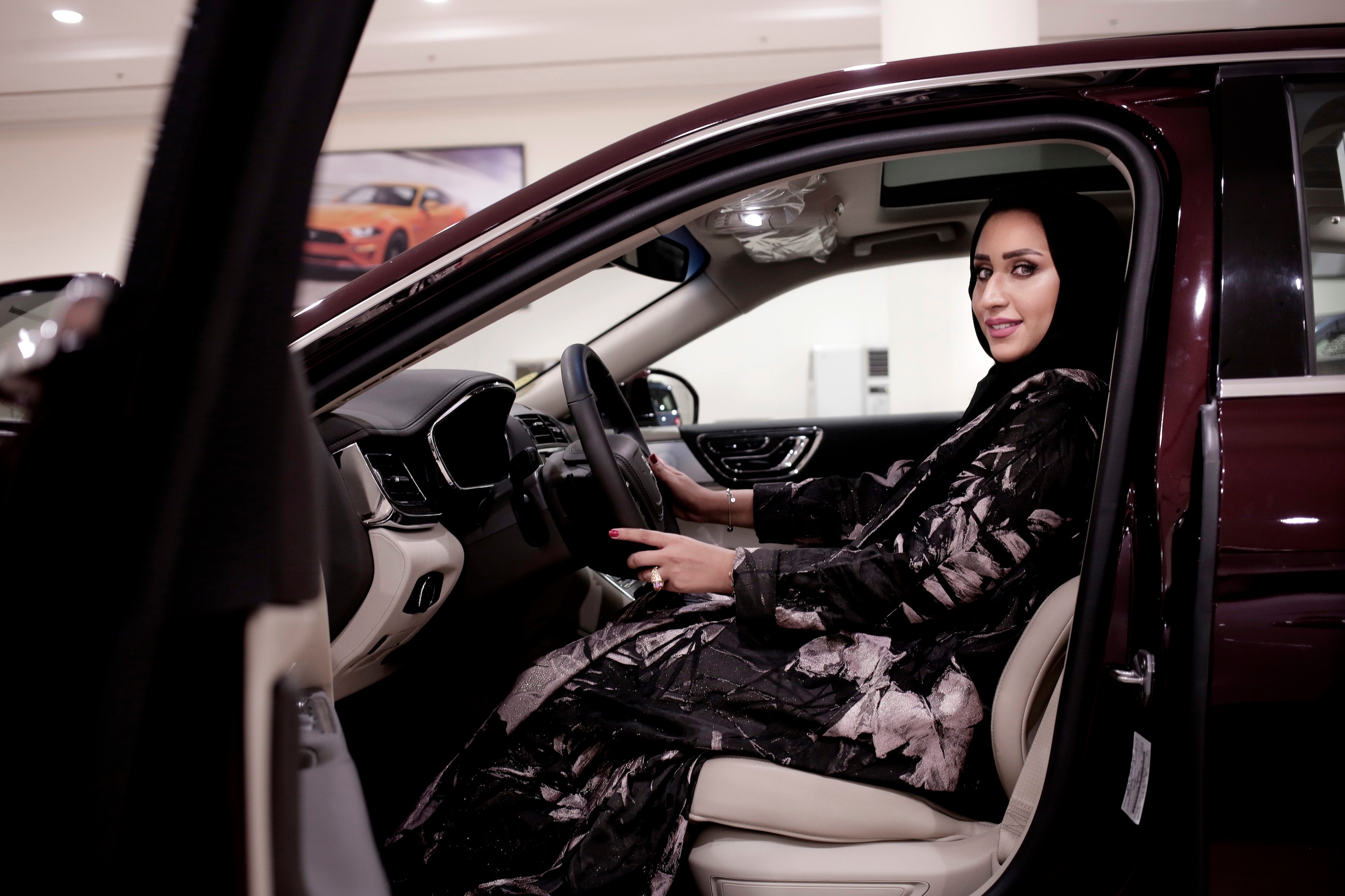 Saudische vrouwen mogen weer rijden, maar daar zitten wel wat haken en ogen aan