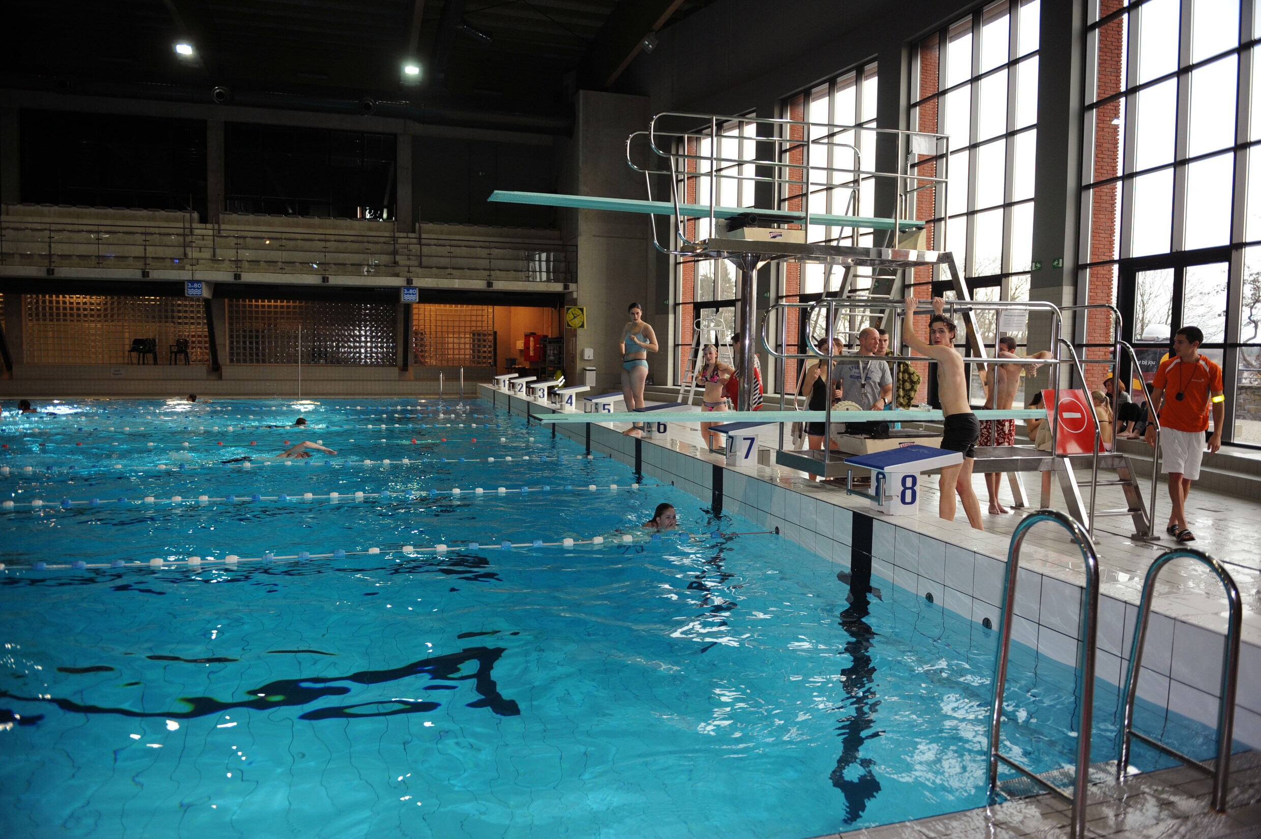Meisje (6) kritiek nadat redders haar uit zwembad Sportoase halen