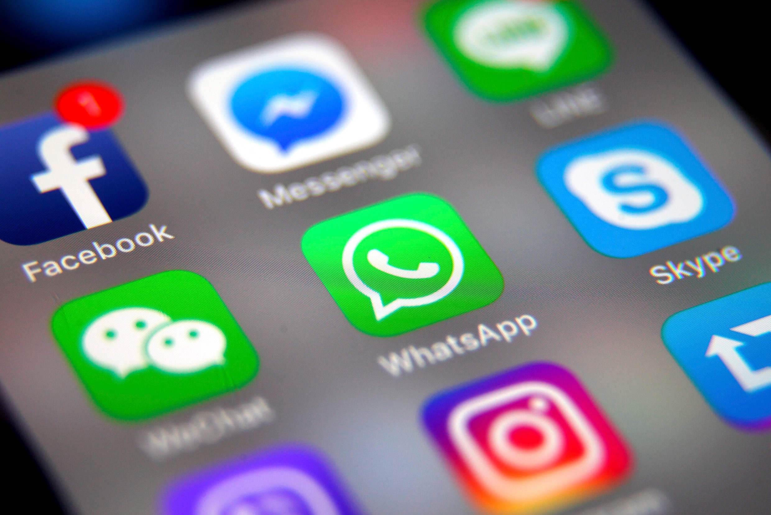 Facebook past namen van Instagram en WhatsApp aan