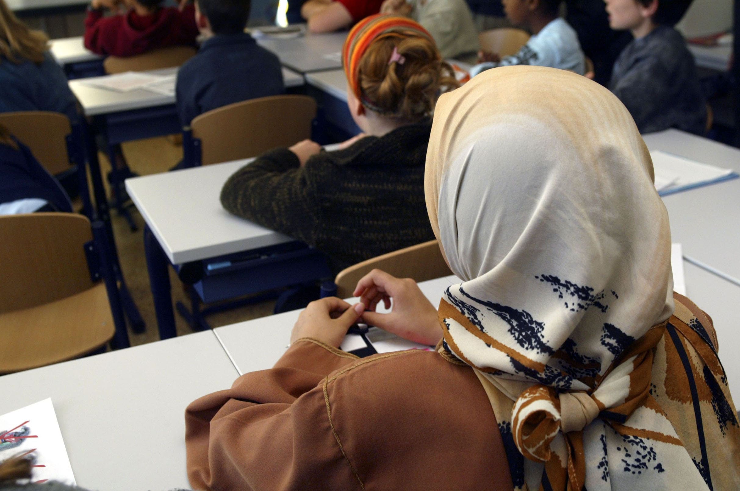 Rechter verwijst hoofddoekenverbod in Leuvense GO!-school naar prullenmand