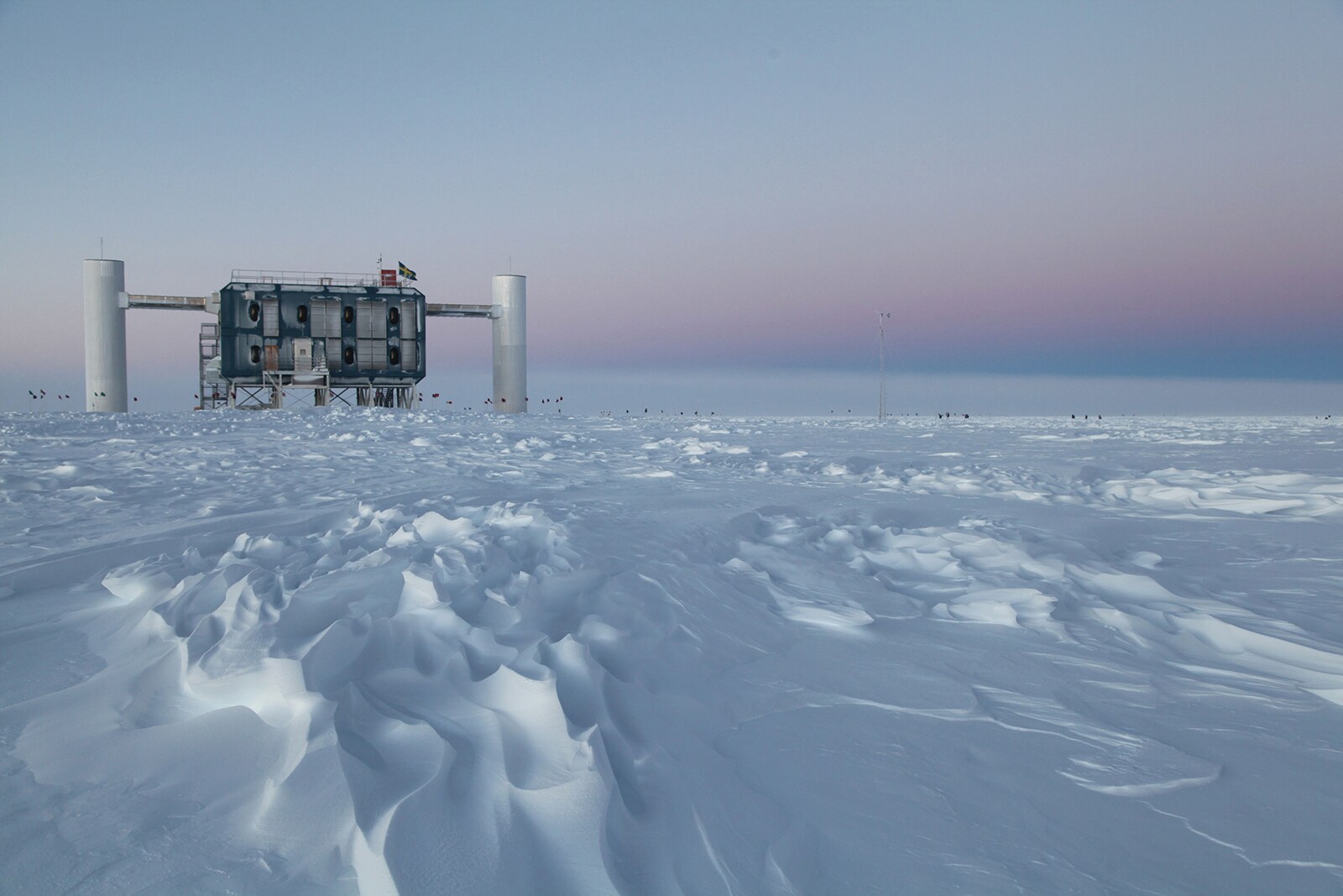 Spookdeeltje op de Zuidpool leidt astronomen naar bron kosmische straling