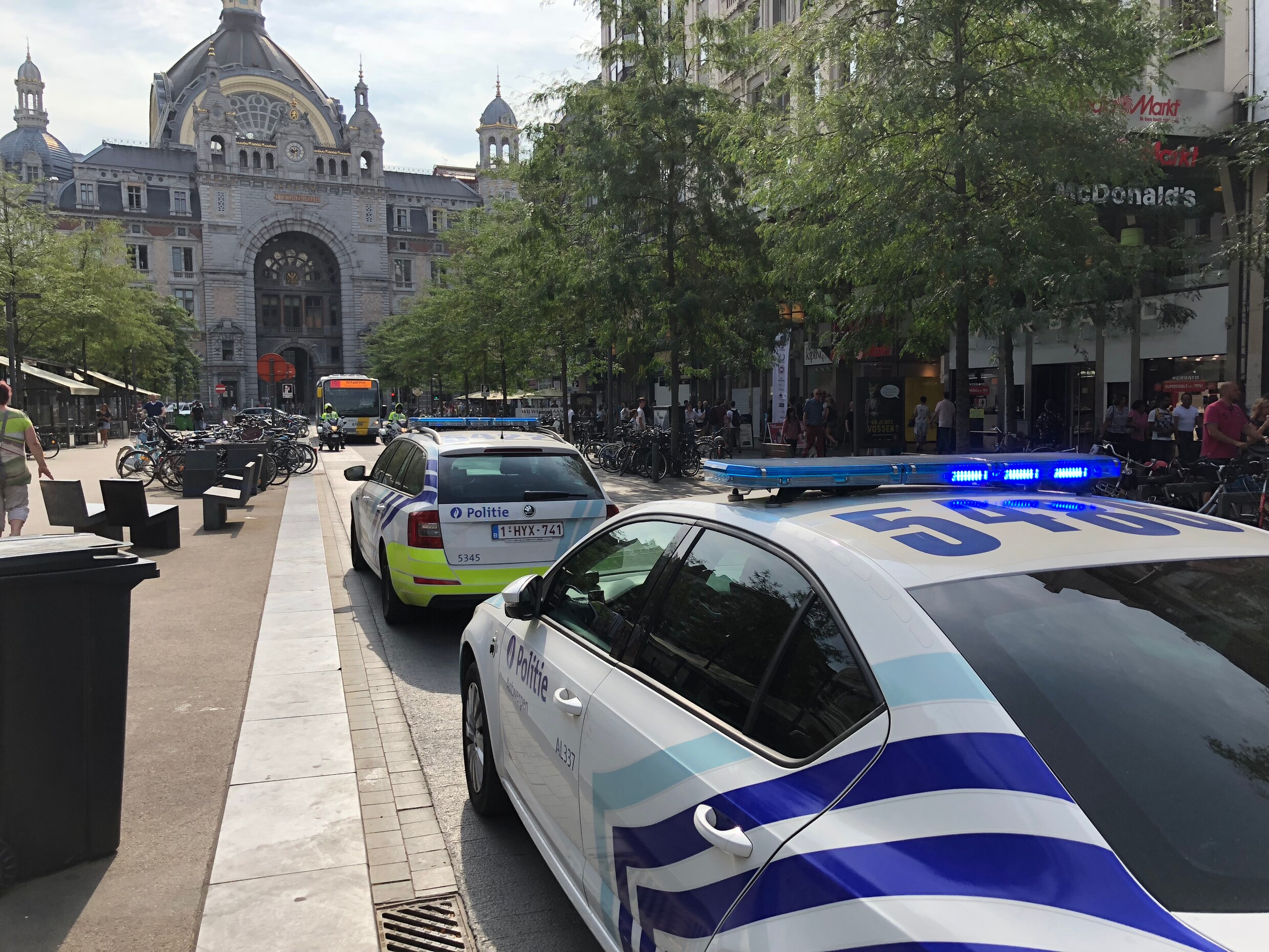 Antwerps premetroverkeer even verstoord door verdacht pakket: loos alarm