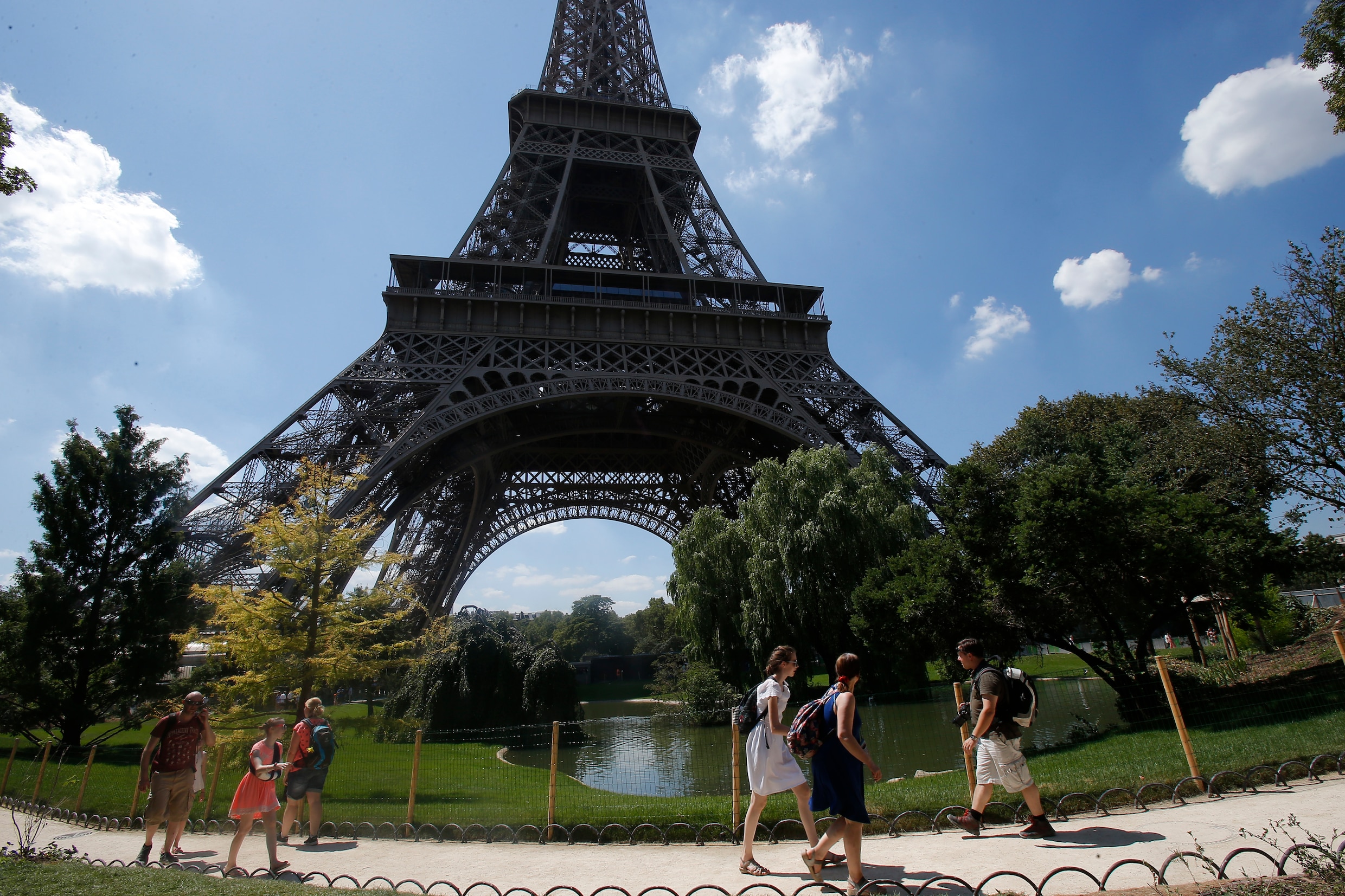 Staking over: Eiffeltoren opnieuw open