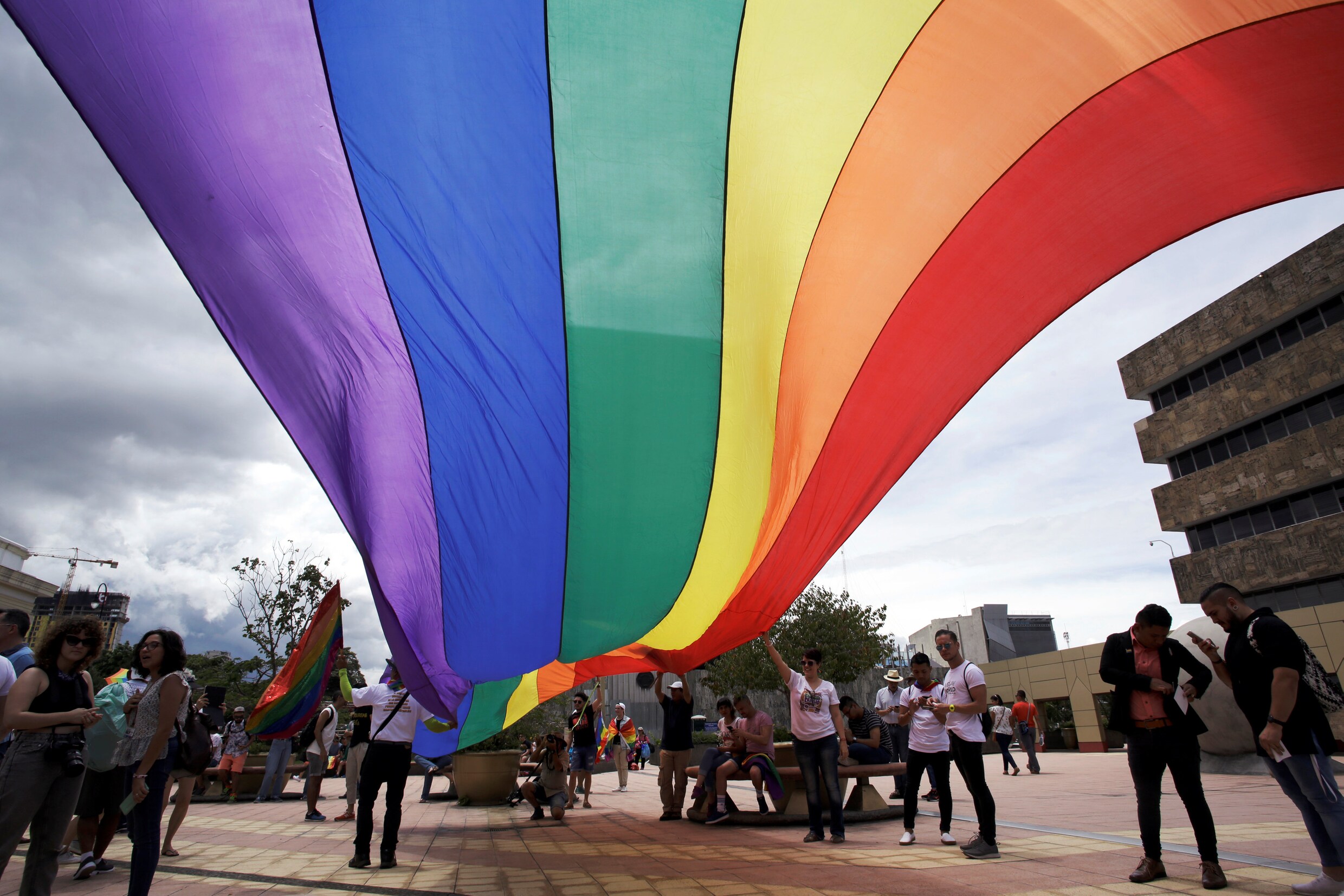 Is een Pride Parade nog enkel vermaak, of blijft het een eisenplatform voor lgbtq-rechten?