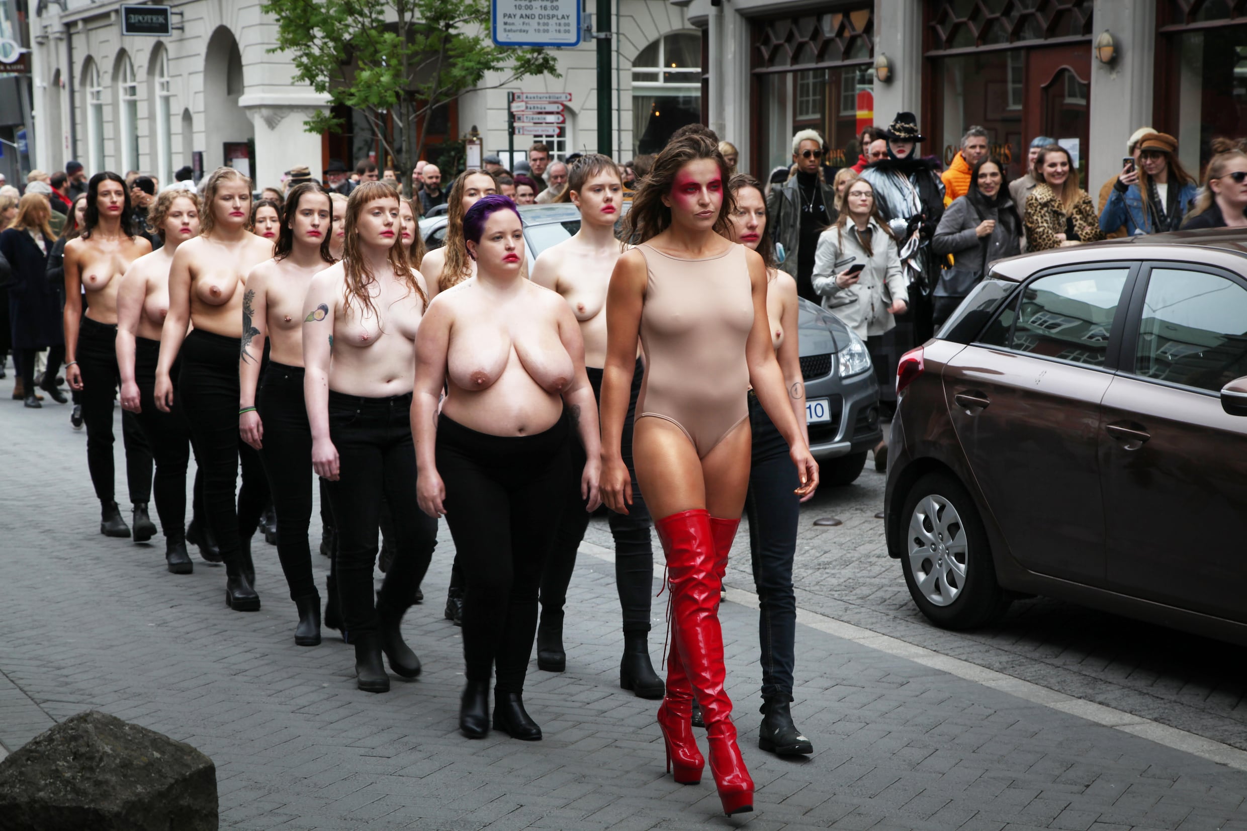 Facebook censureert werk IJslandse kunstenares wegens blote borsten