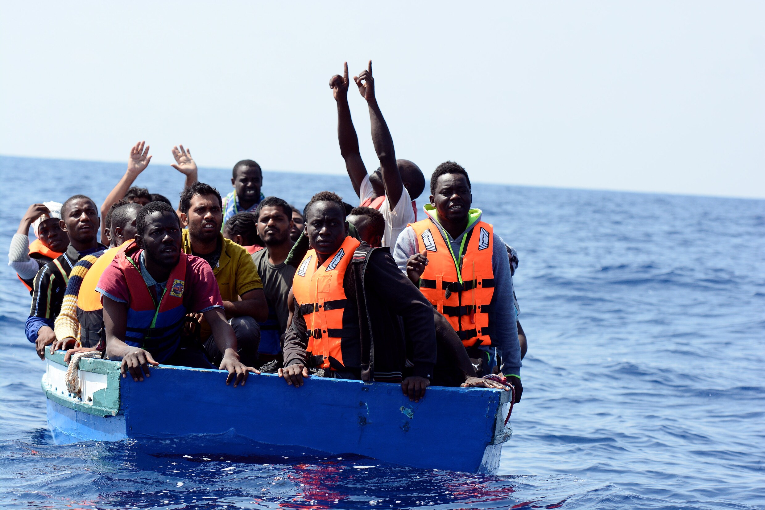 Ngo-schip Aquarius redt 141 migranten na eerste operatie in dagen op zee
