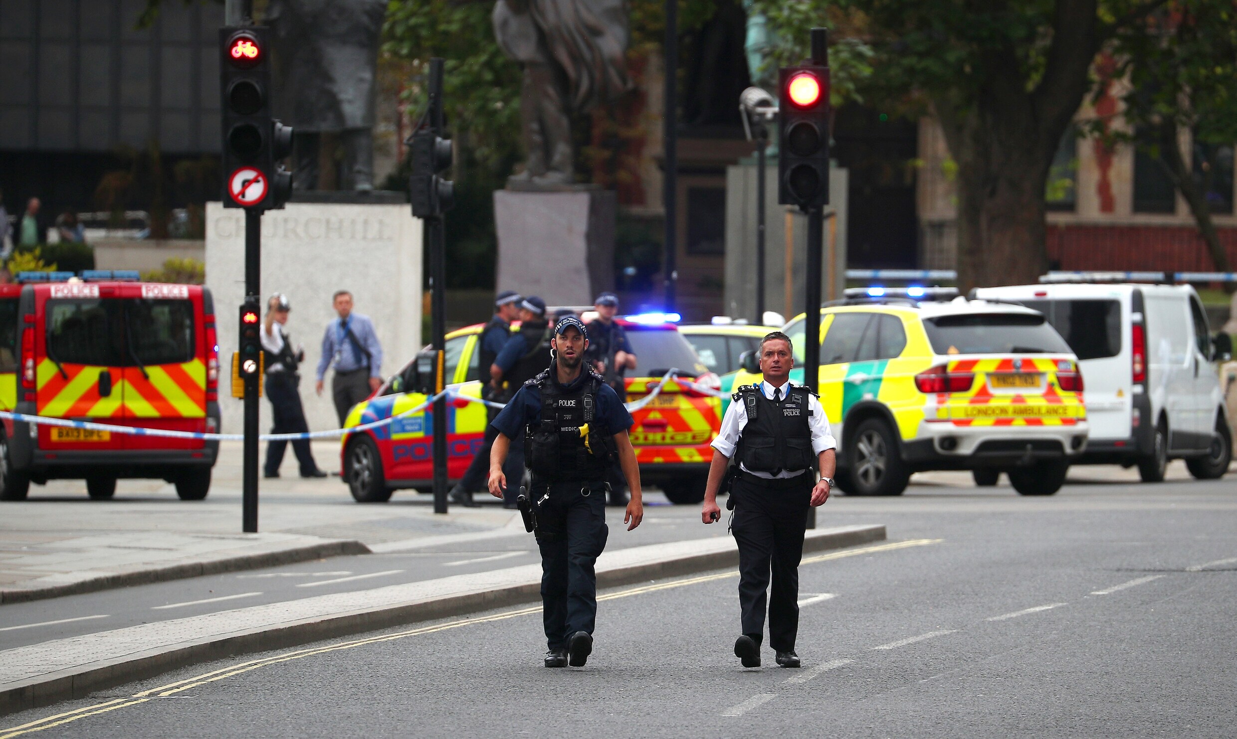 Drie gewonden bij aanrijding aan Londens parlement: bestuurder verdacht van terreurdaad