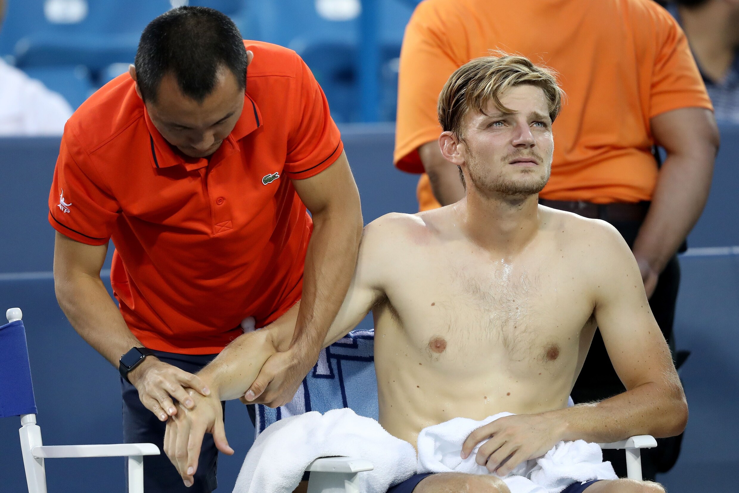 Goffin moet in halve finale tegen Federer de handdoek werpen door schouderblessure, maar is niet ongerust voor US Open