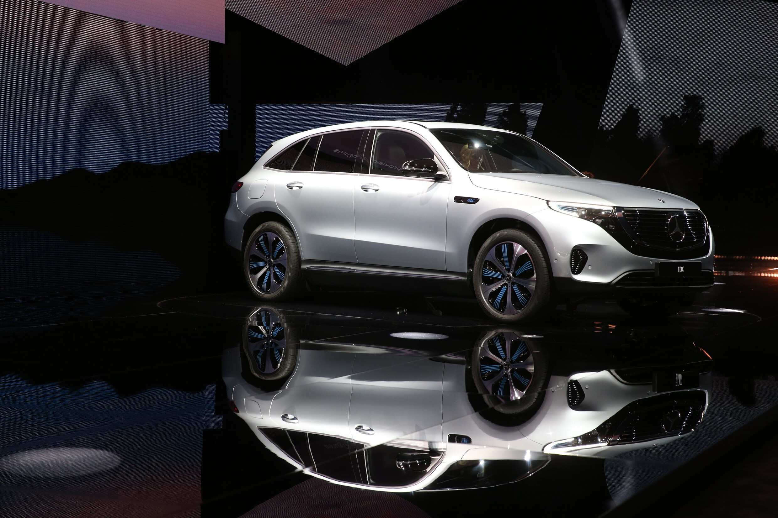Mercedes gaat strijd aan met Tesla met eigen elektrische modellen