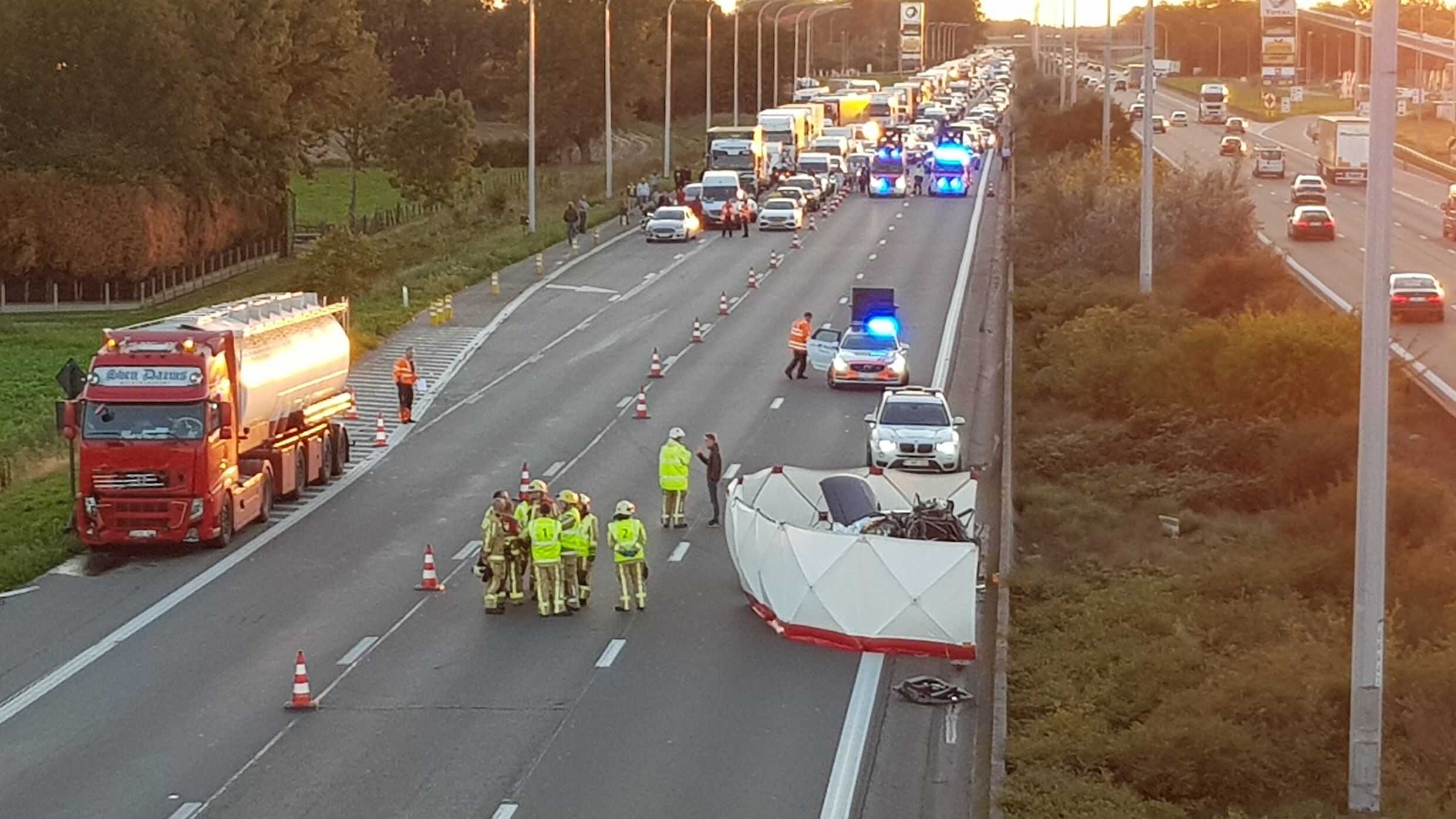 E17 richting Antwerpen dicht na dodelijk ongeval in Kalken