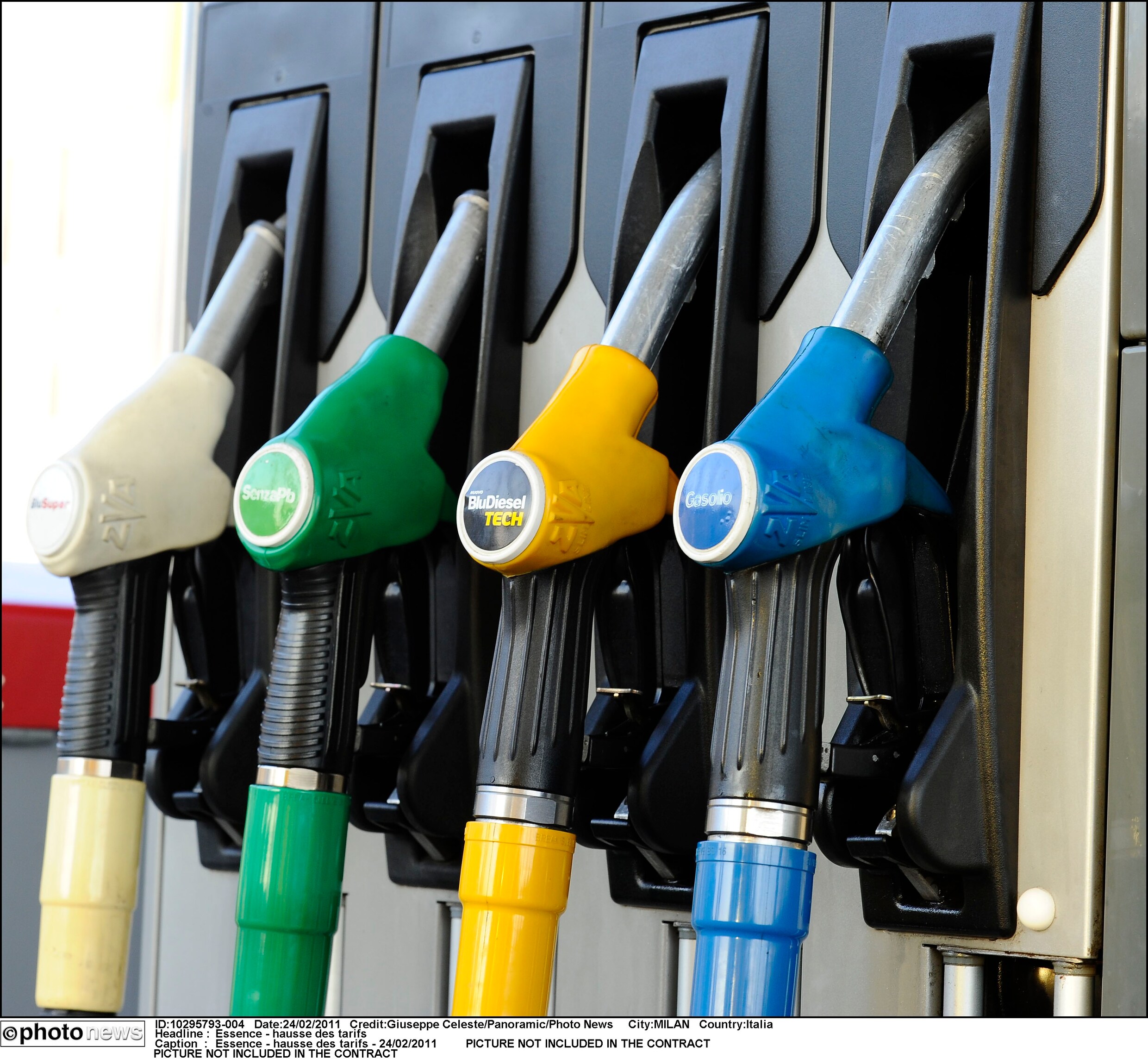 Benzine vanaf morgen weer fors goedkoper | De Morgen