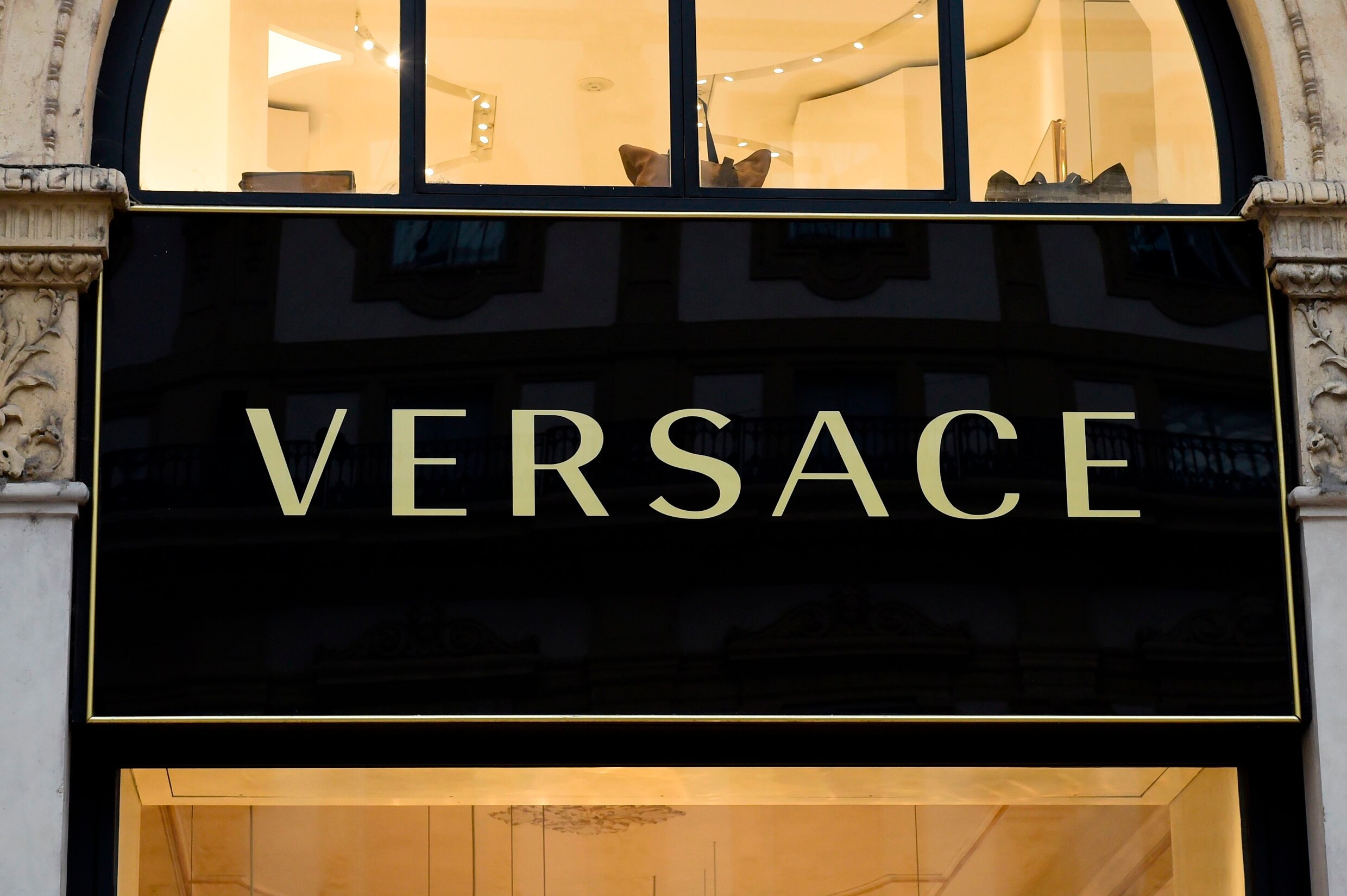 Michael Kors koopt modehuis Versace voor meer dan 1,8 miljard euro