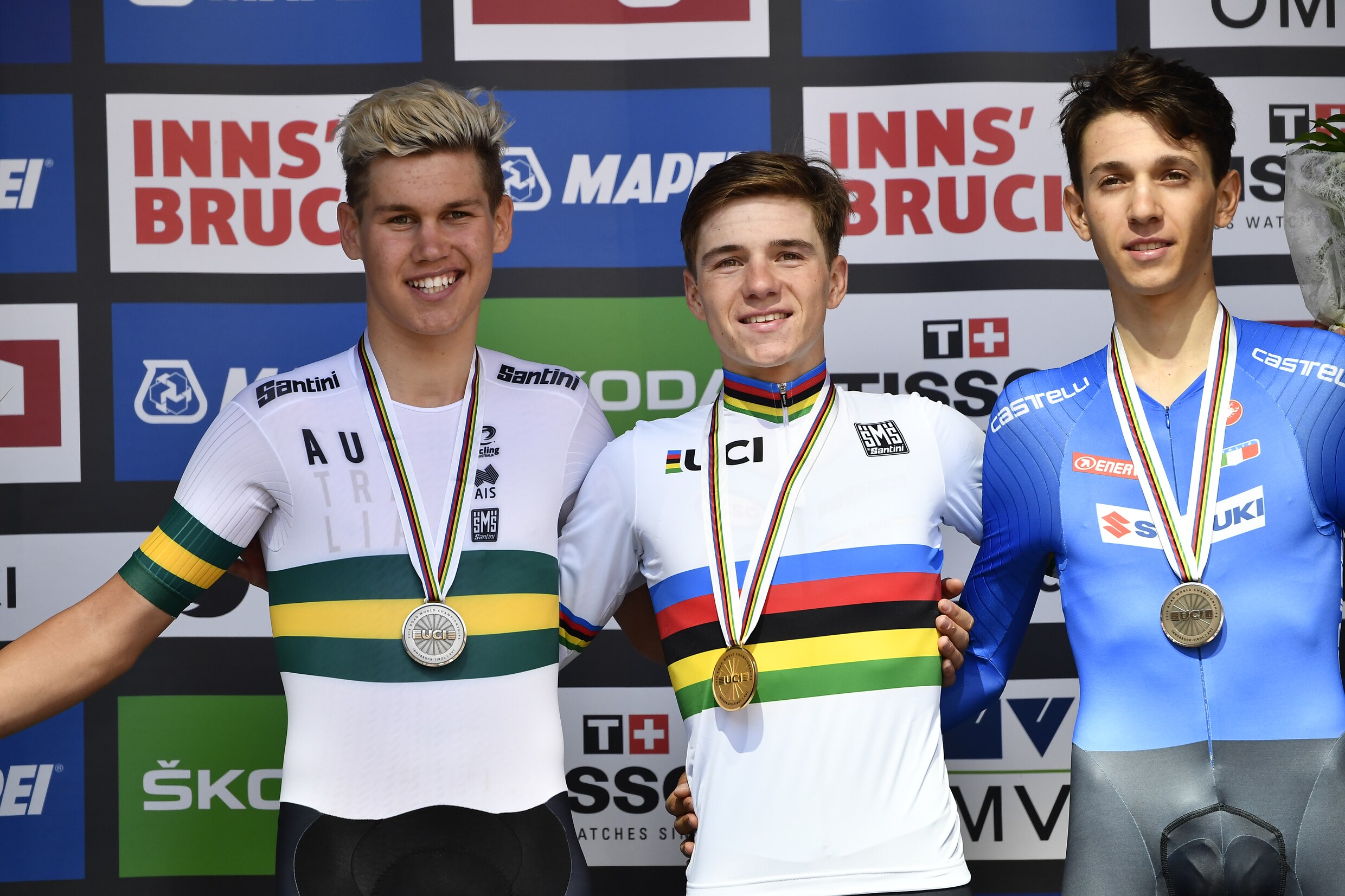 Remco Evenepoel rijdt concurrentie aan gort en wordt wereldkampioen tijdrijden bij de junioren