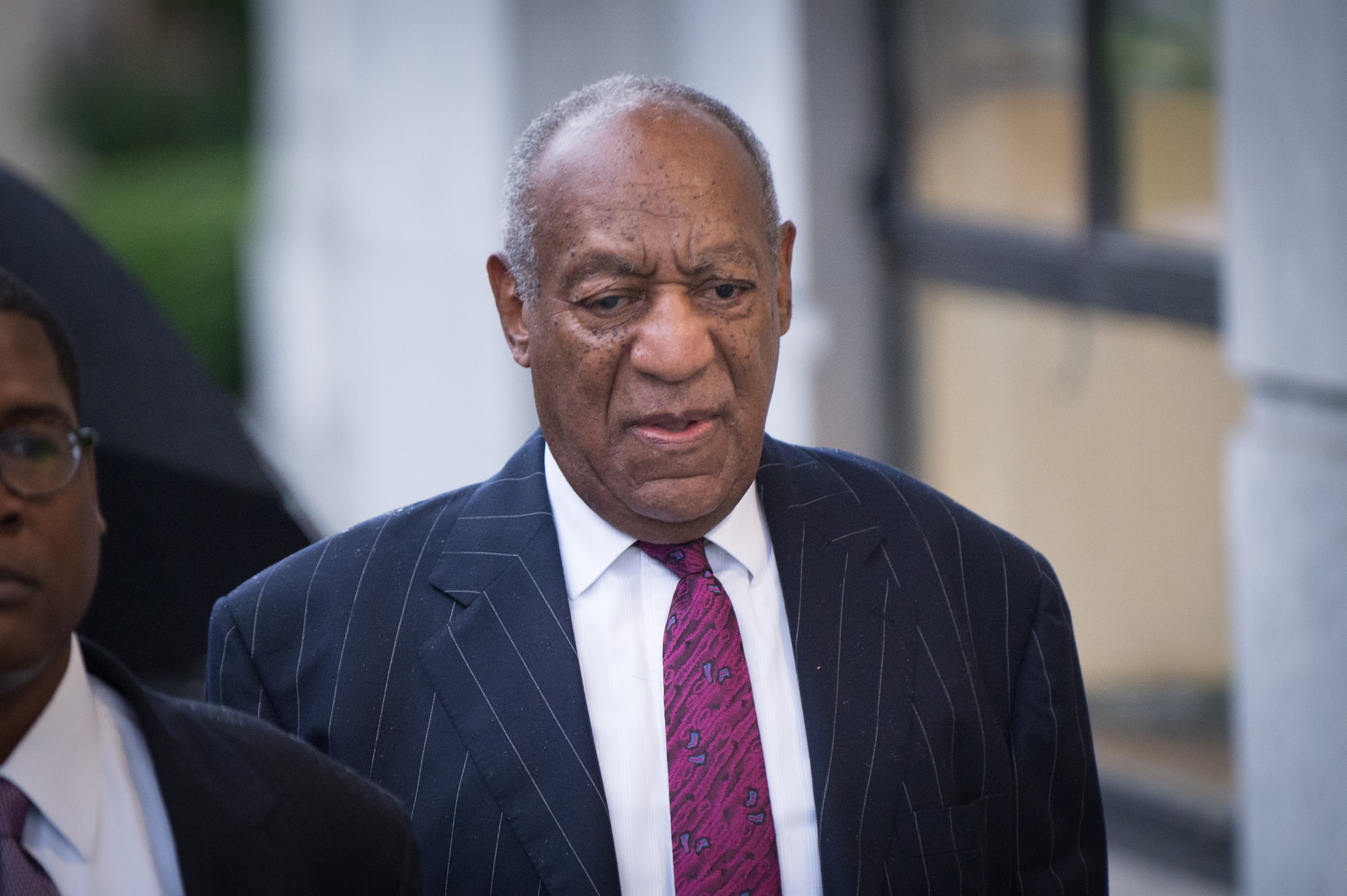 Bill Cosby veroordeeld tot minstens drie jaar cel voor verkrachting