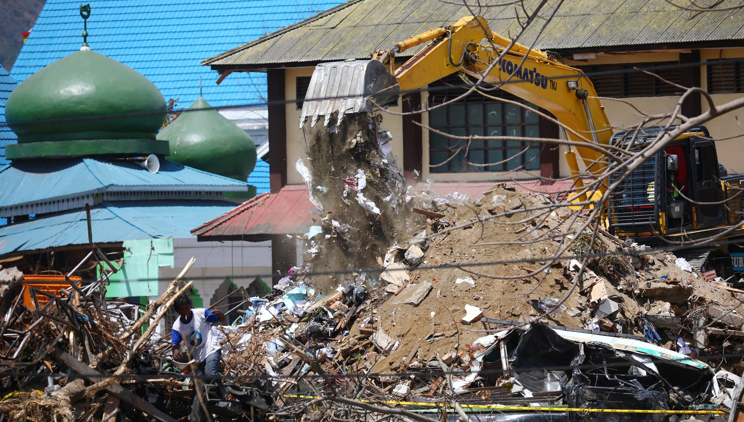 Dodentol aardbeving en tsunami Sulawesi loopt op tot bijna tweeduizend; nog duizenden vermisten