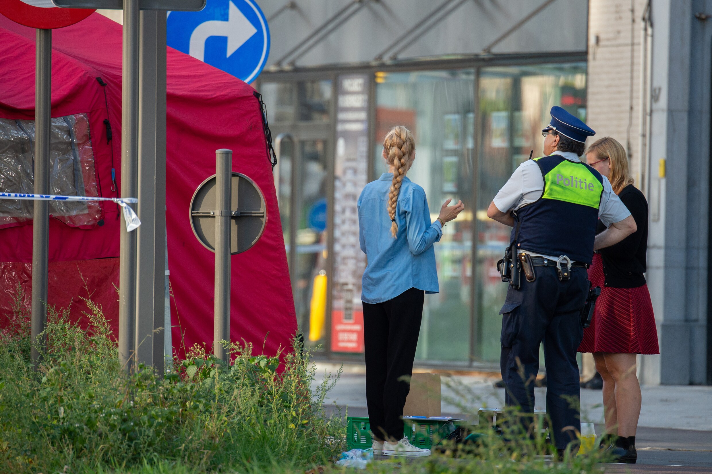 Man (26) sterft nadat hij aangereden wordt door taxibusje in Antwerpen