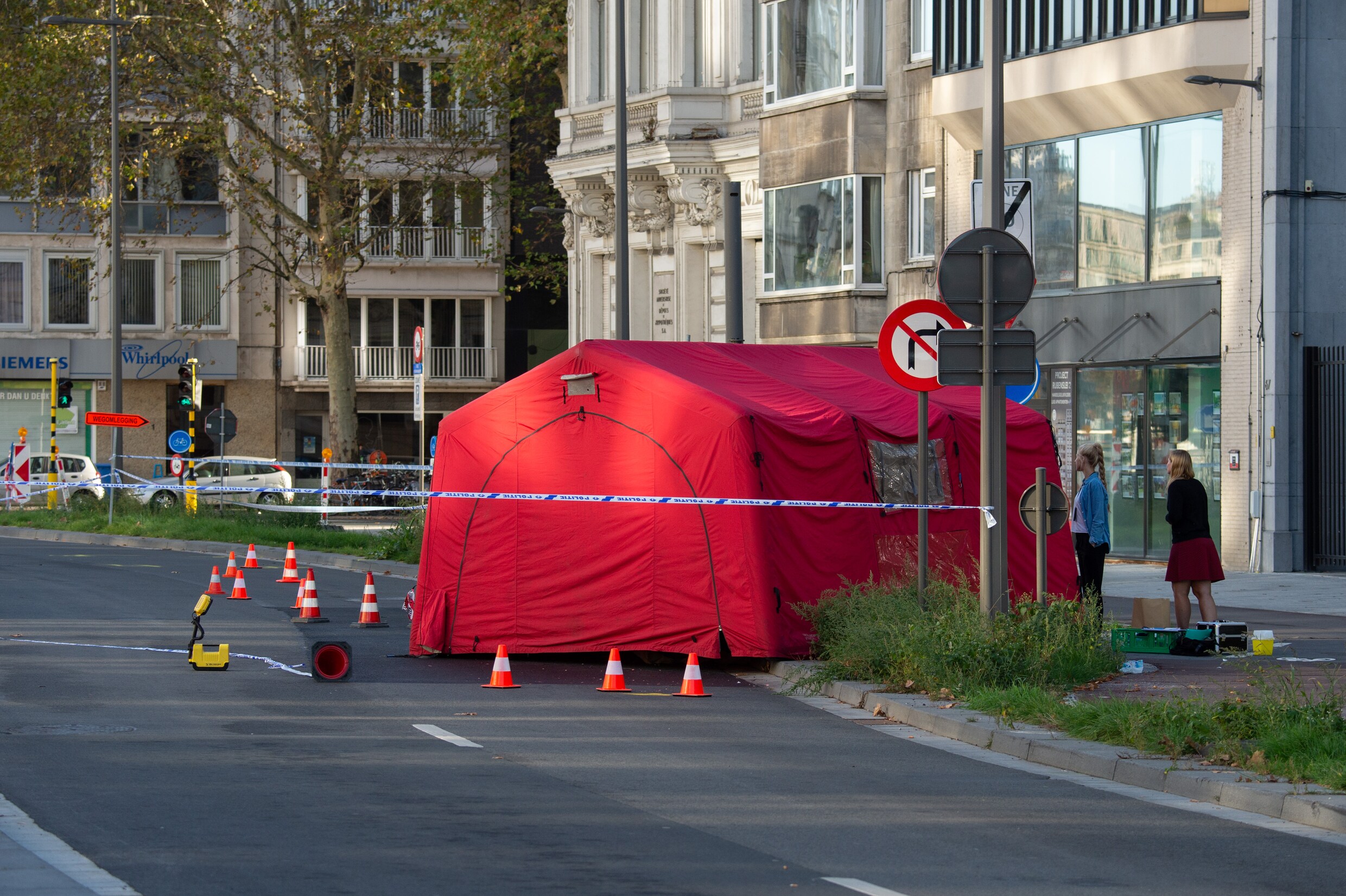 Man (26) sterft nadat hij aangereden wordt door taxibusje in Antwerpen