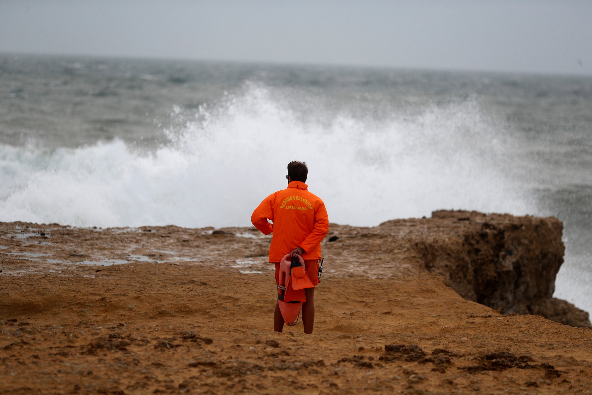 Orkaan Leslie afgezwakt tot tropische storm maar richt toch ravage aan in Portugal