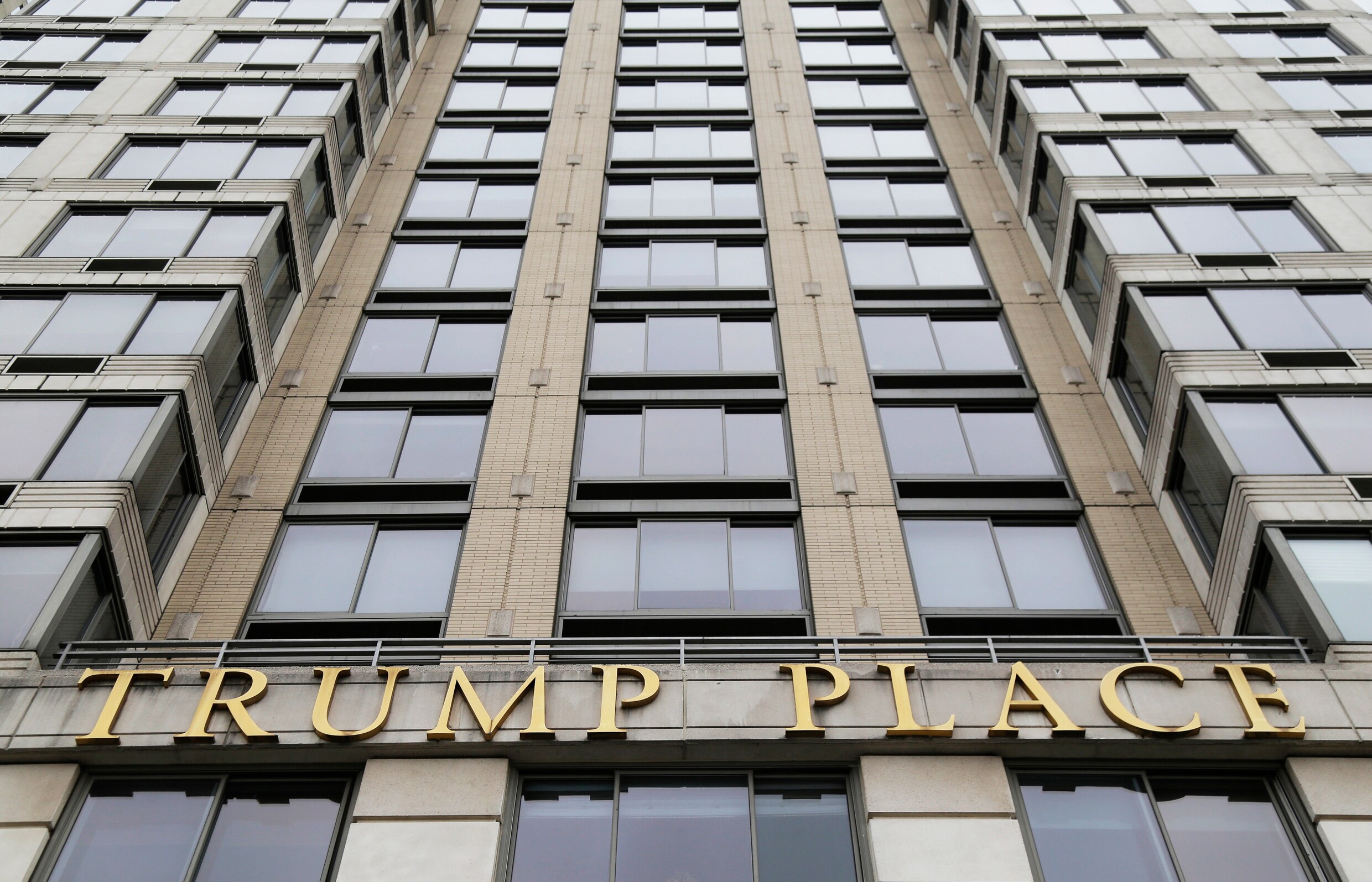 Bewoners stemmen naam ‘Trump Place’ weg voor appartementsblok in New York