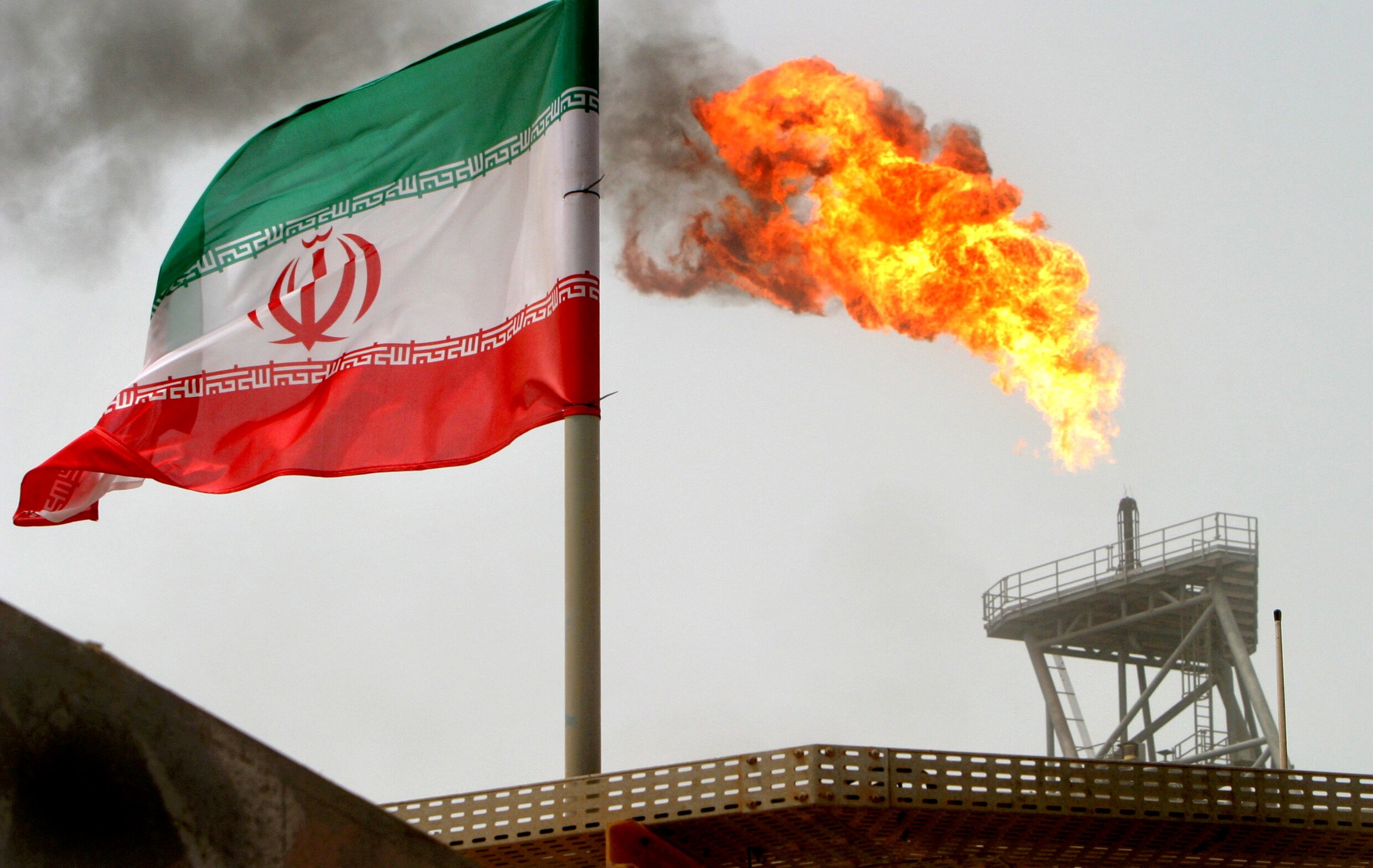 Iran bedreigt Londen en herhaalt dat Syrië bestemming niet was van olietanker