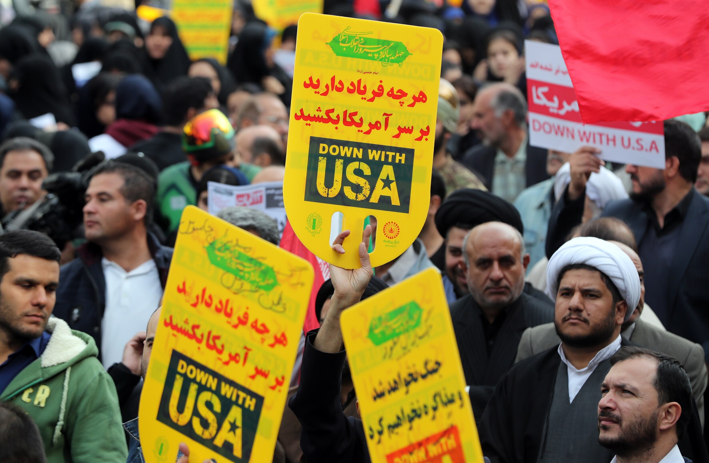 Tienduizenden Iraniërs protesteren tegen economische sancties VS | De ...