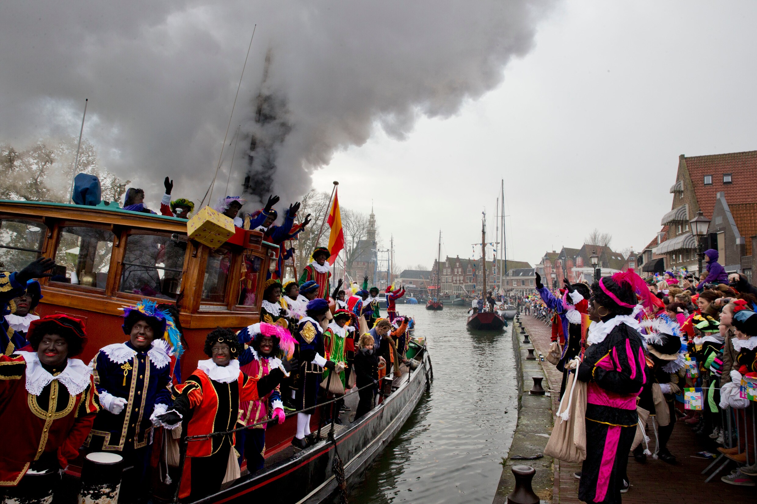 Overal in Nederland wordt betoogd tegen intrede van Sinterklaas