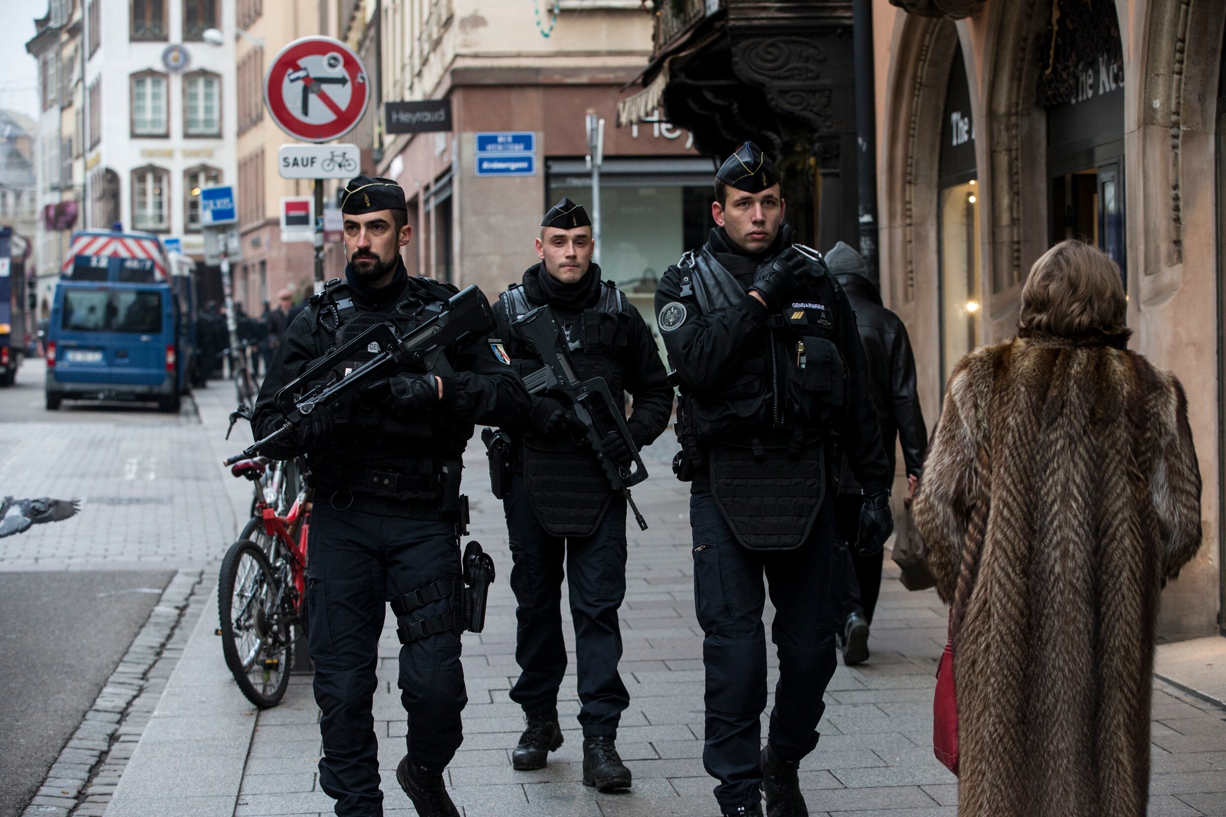 Straatsburg zoekt met 600 agenten naar gewonde, voortvluchtige schutter