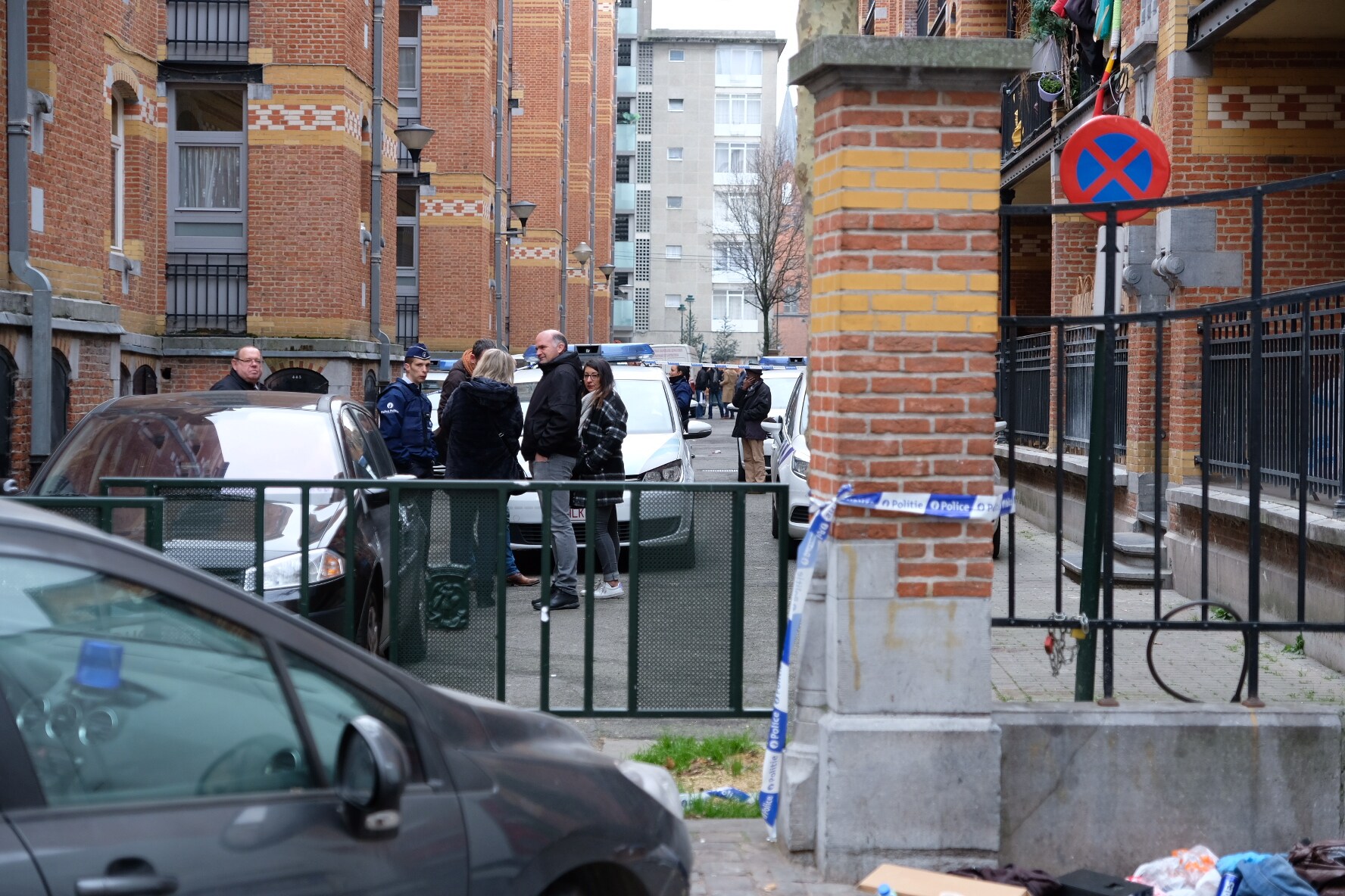 Agenten schieten man dood die hen aanviel met sabel in Brussel