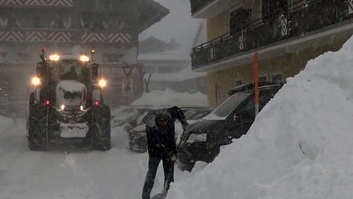 Sneeuwchaos in Oostenrijk: Touring raadt wintersporters aan vandaag nog te vertrekken