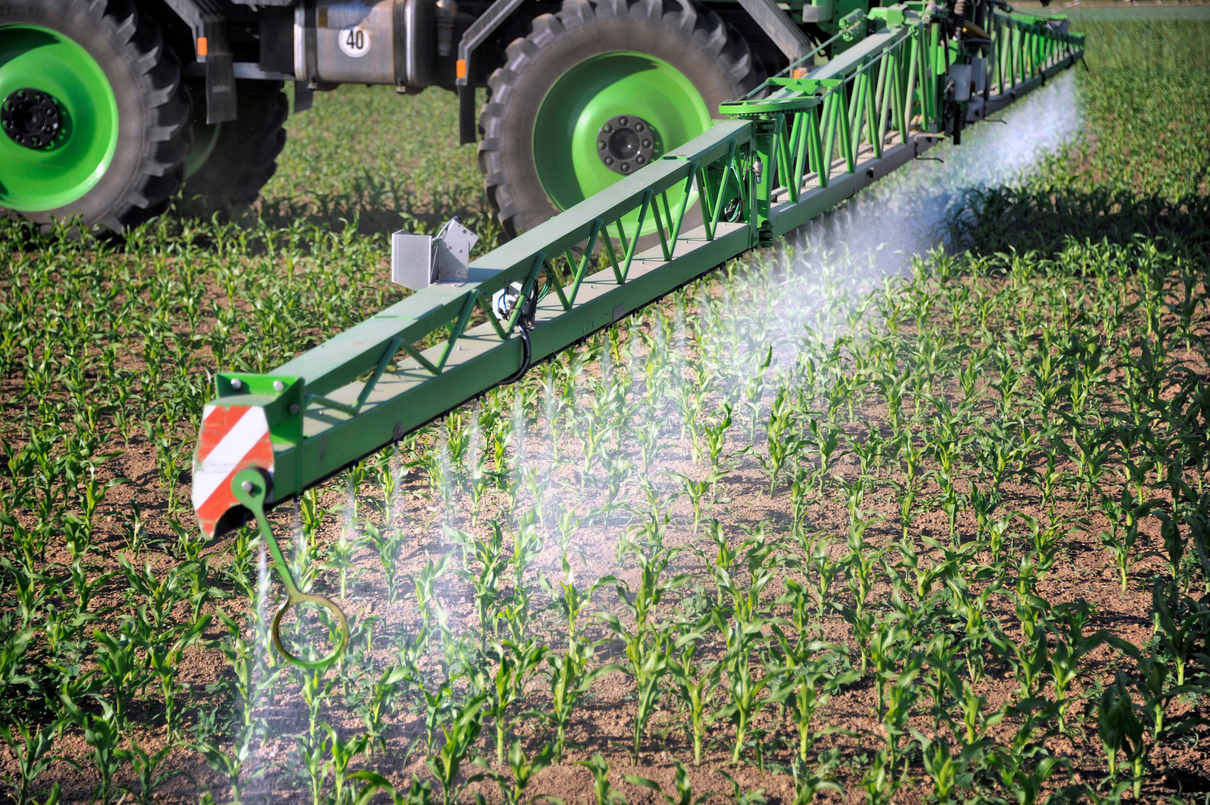 Milieubewegingen dagen Vlaamse regering voor rechter vanwege pesticidebeleid