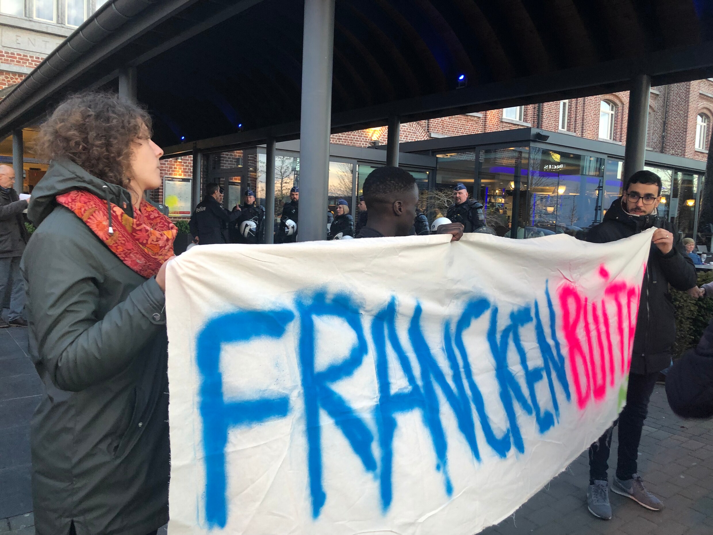 Francken dient klacht in na grimmig protest tegen lezing in Verviers