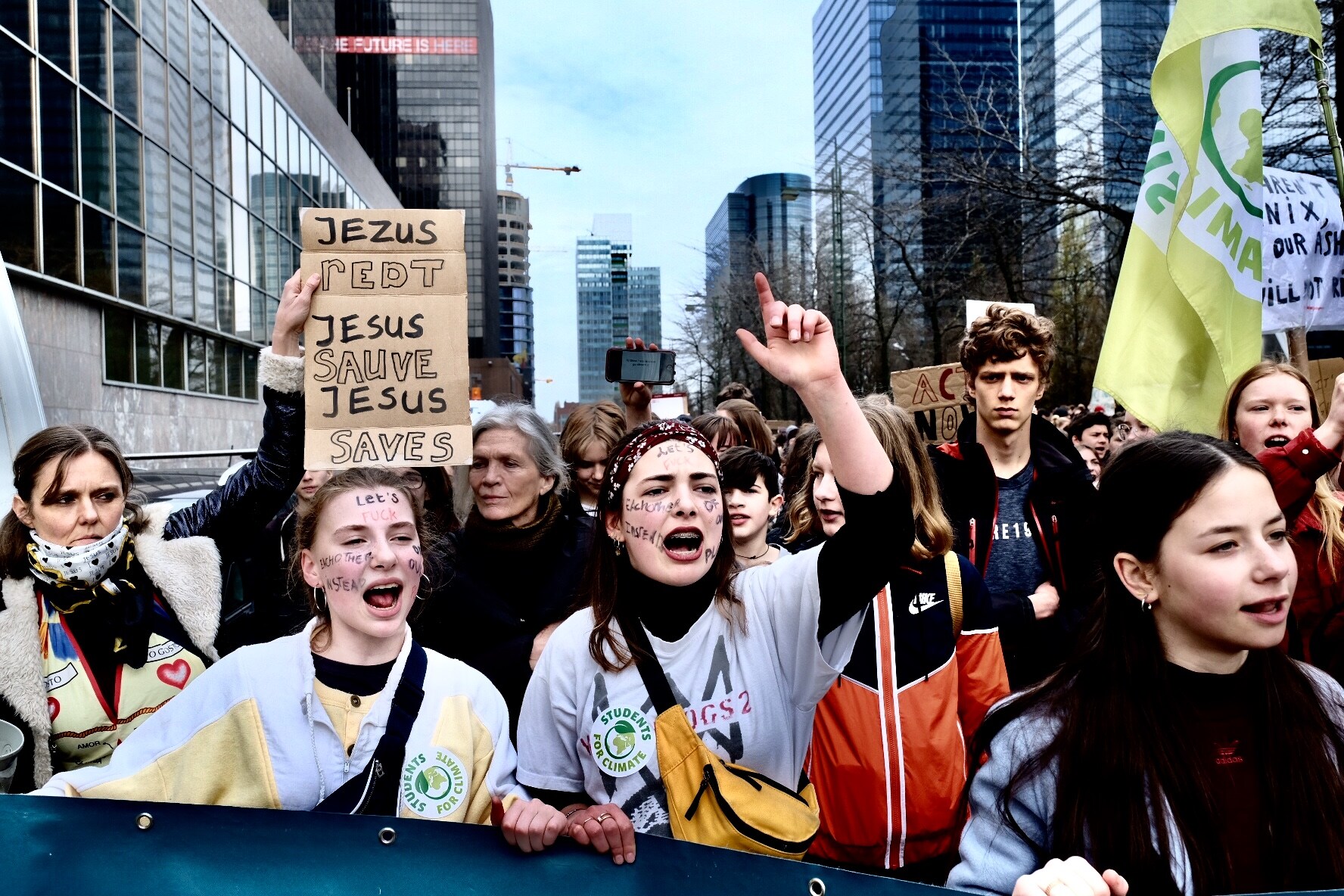 500 klimaatbetogers trekken door Brussel richting Troonplein