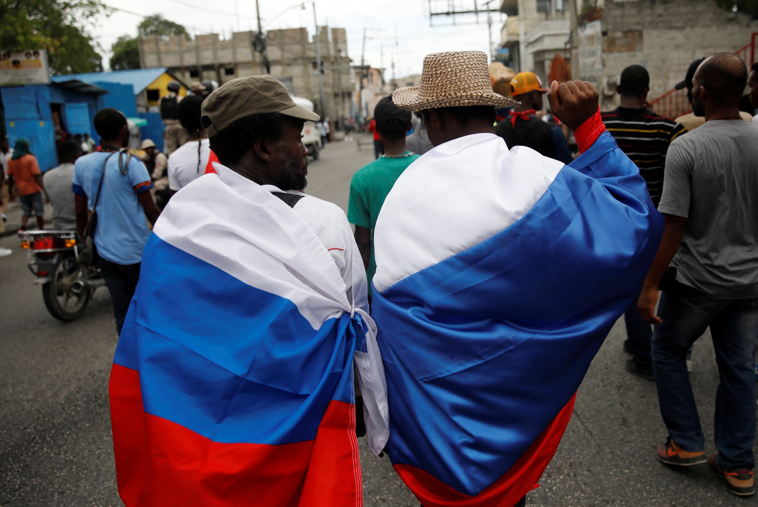 Haïtianen eisen vertrek van president: “We willen dat Poetin ons van dictatuur VS afhelpt”
